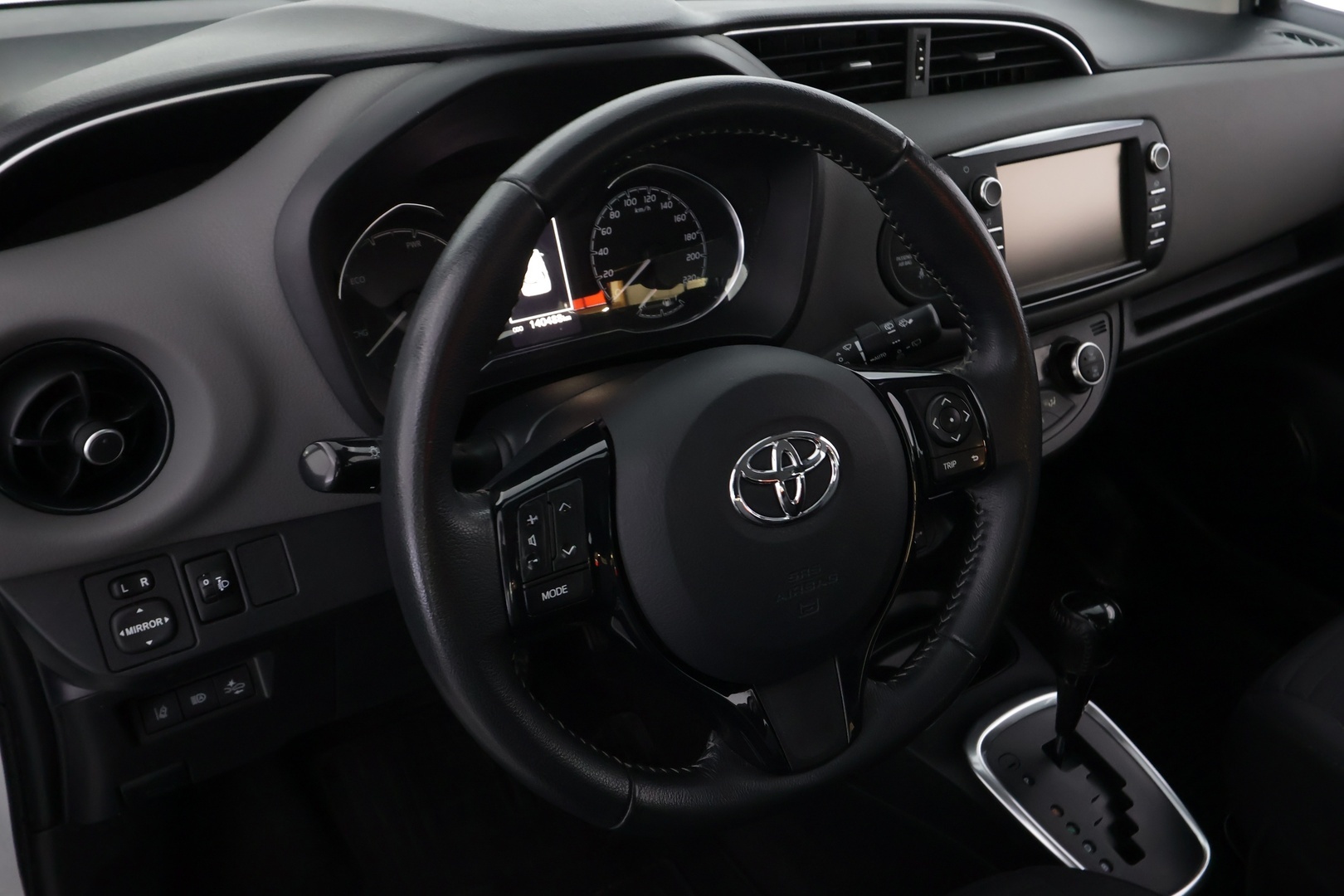 TOYOTA Yaris 2018