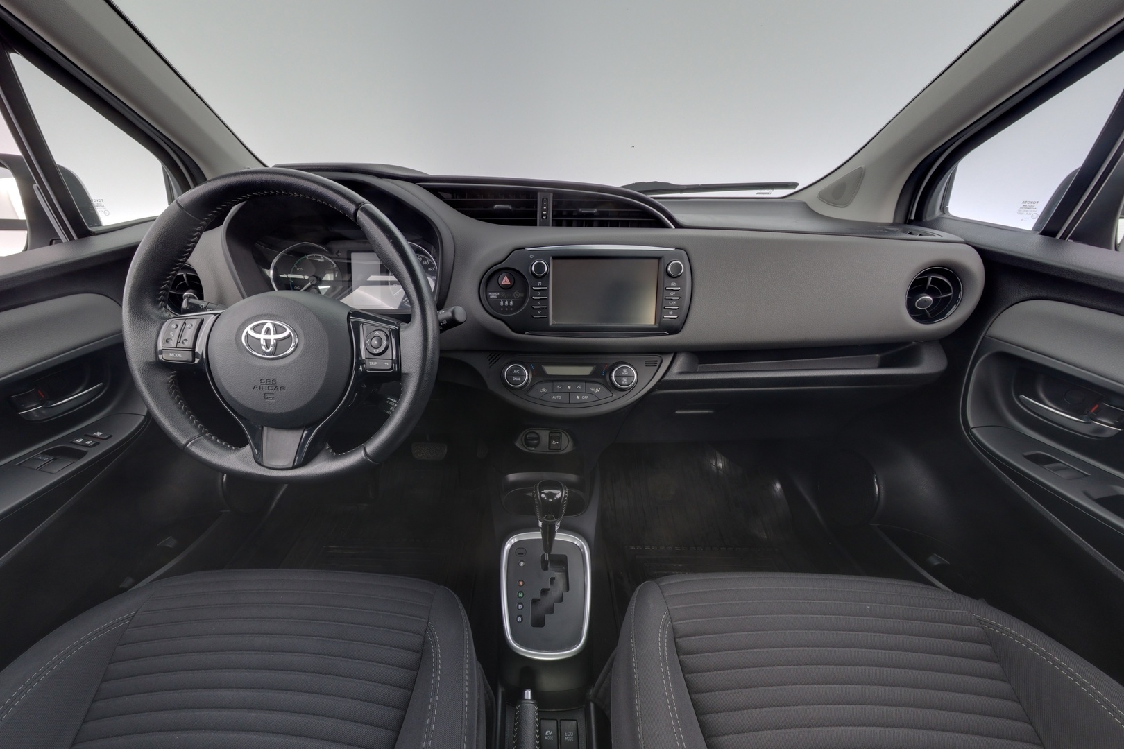 TOYOTA Yaris 2018