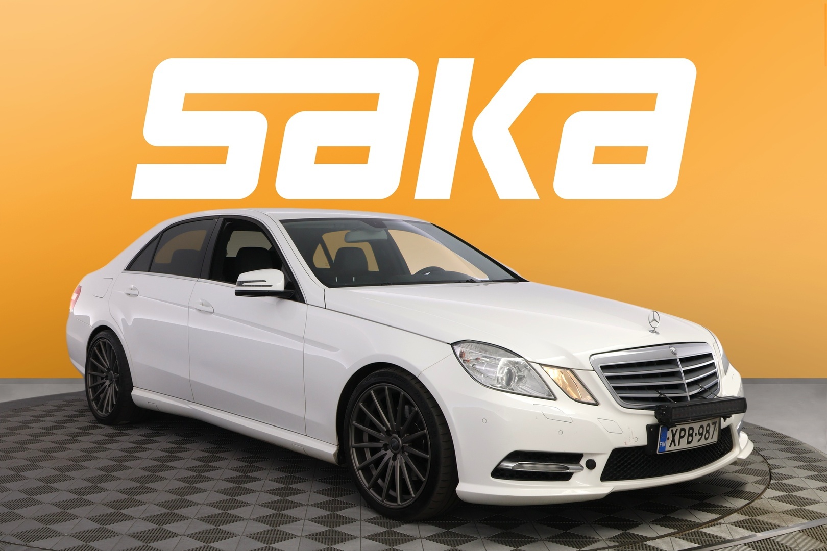 MERCEDES-BENZ E 2012