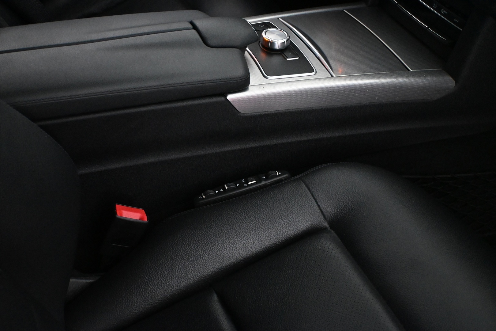 MERCEDES-BENZ E 2012