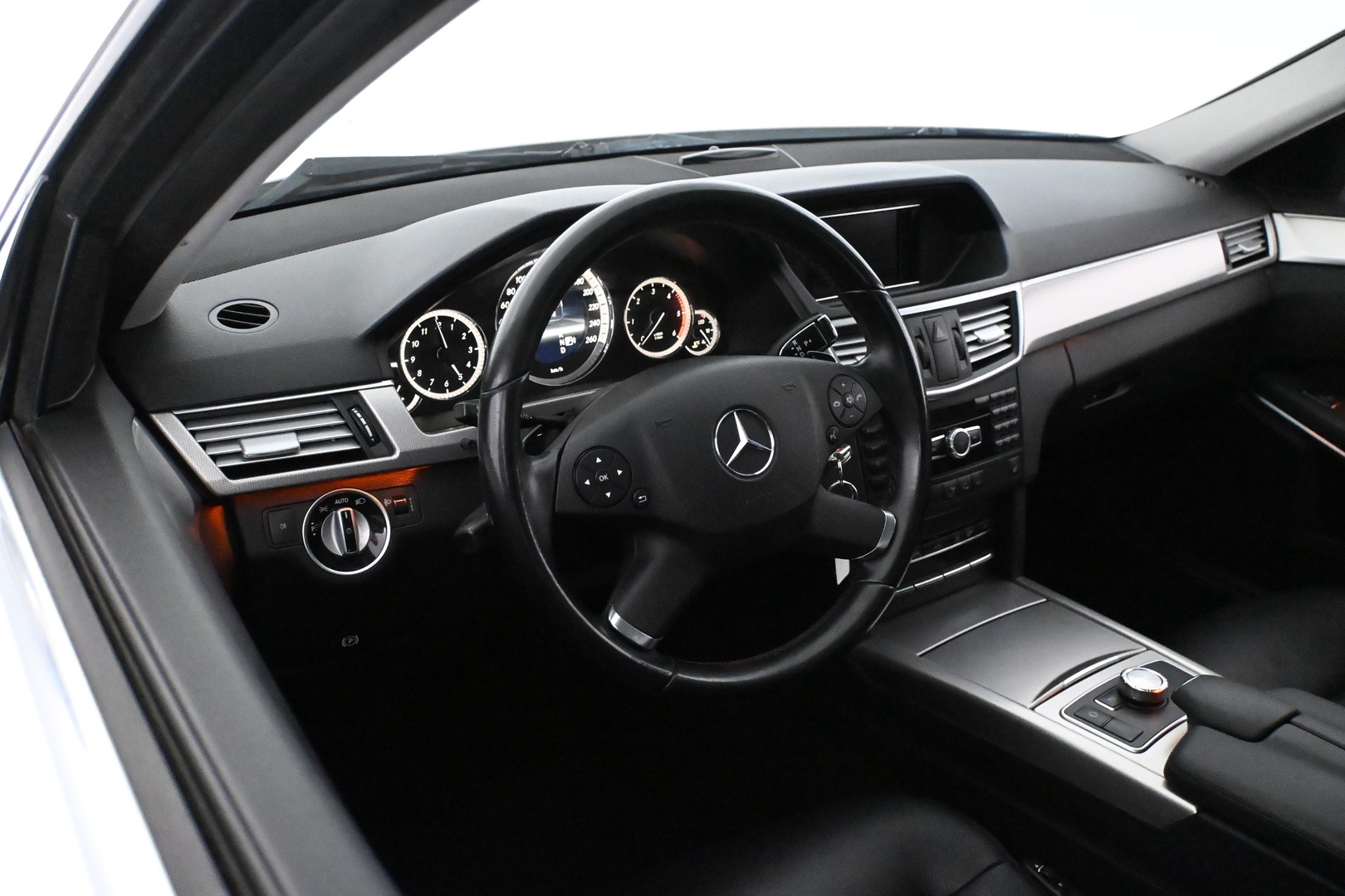 MERCEDES-BENZ E 2012