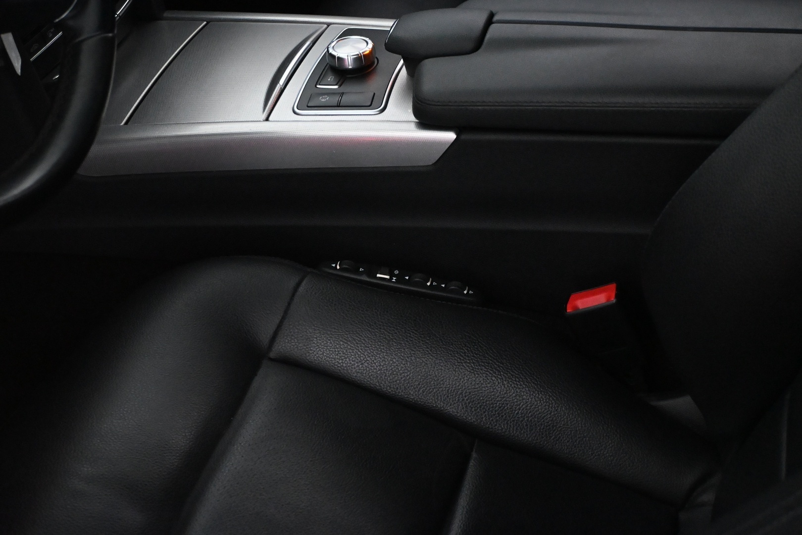 MERCEDES-BENZ E 2012