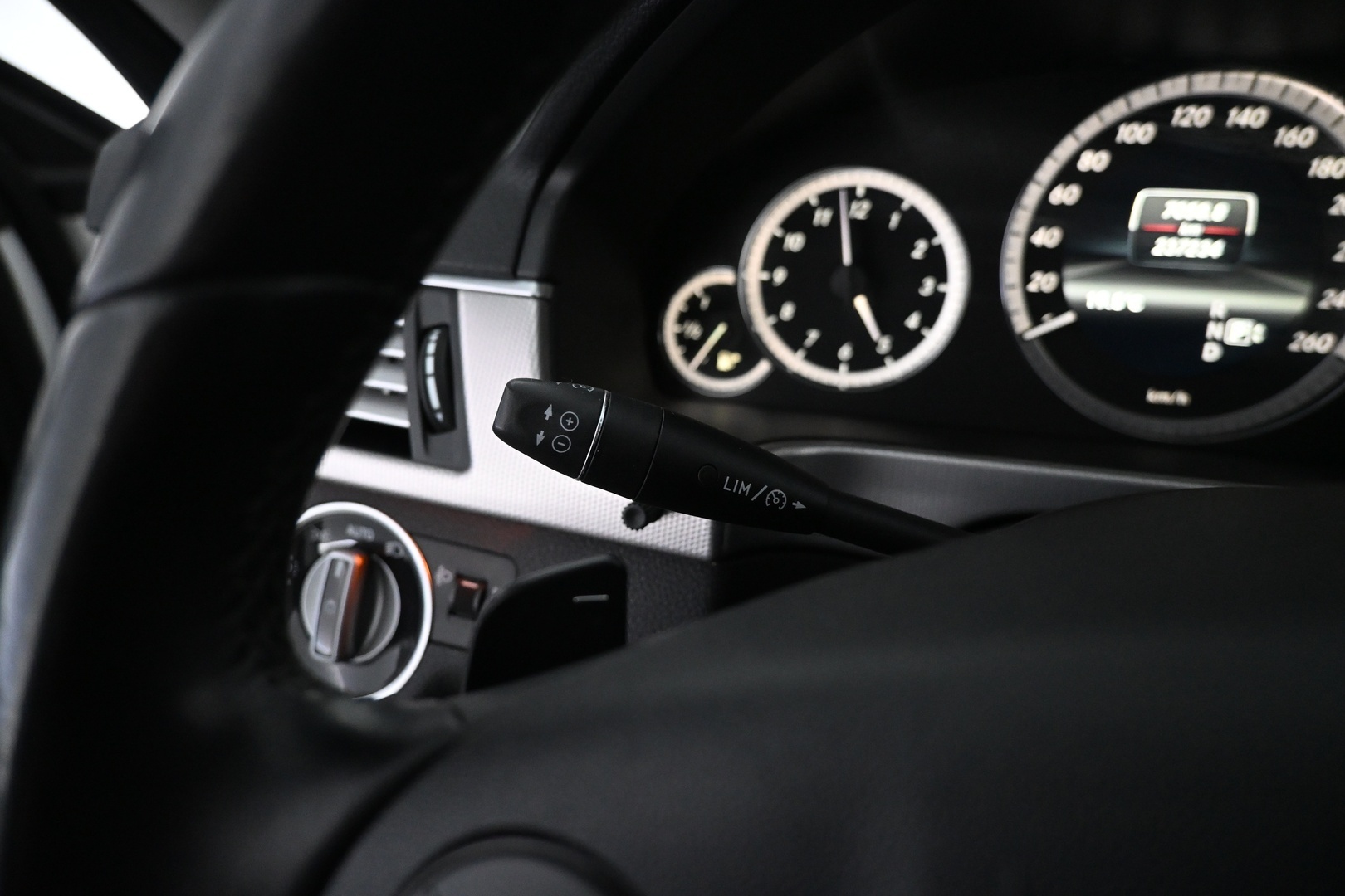 MERCEDES-BENZ E 2012