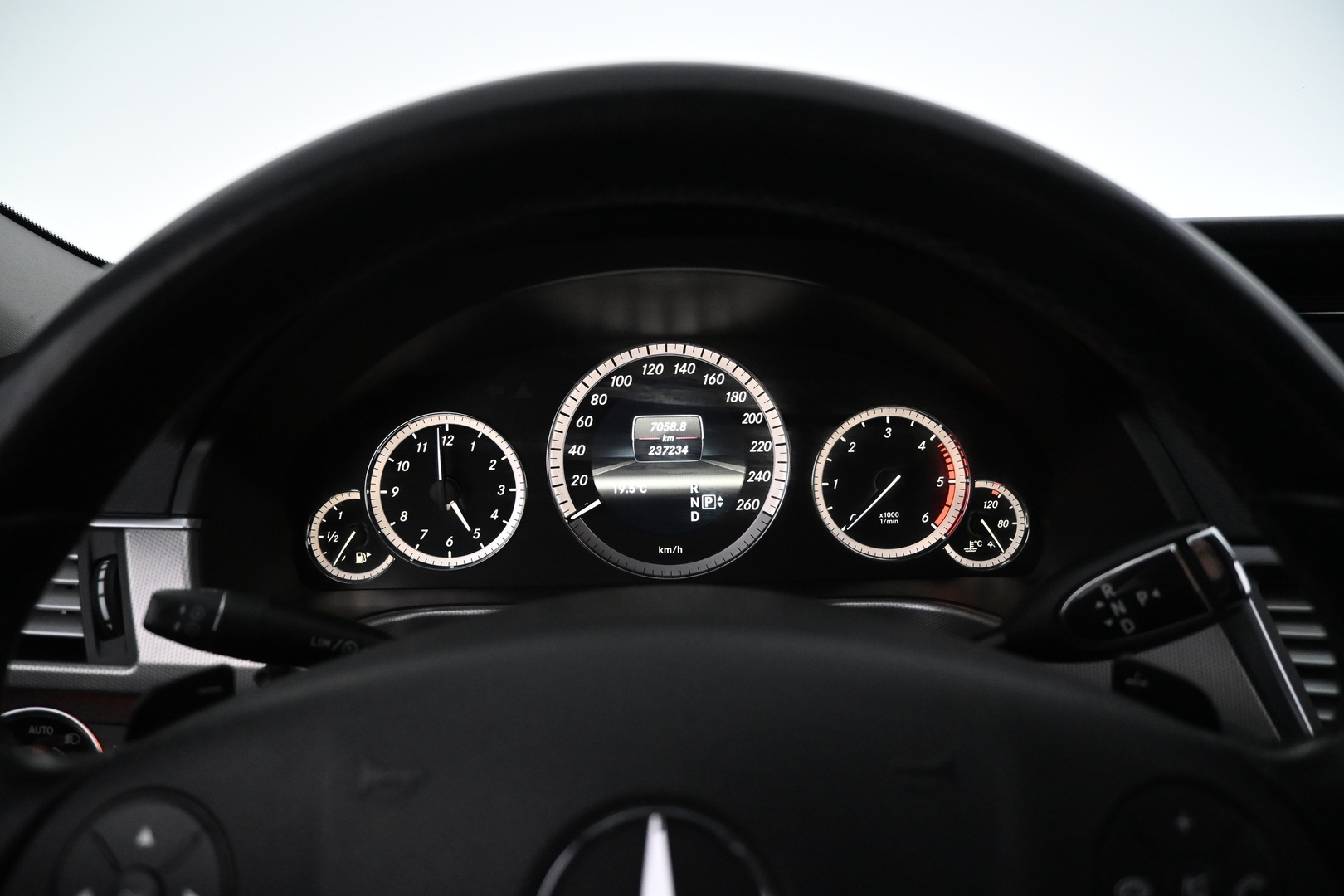 MERCEDES-BENZ E 2012