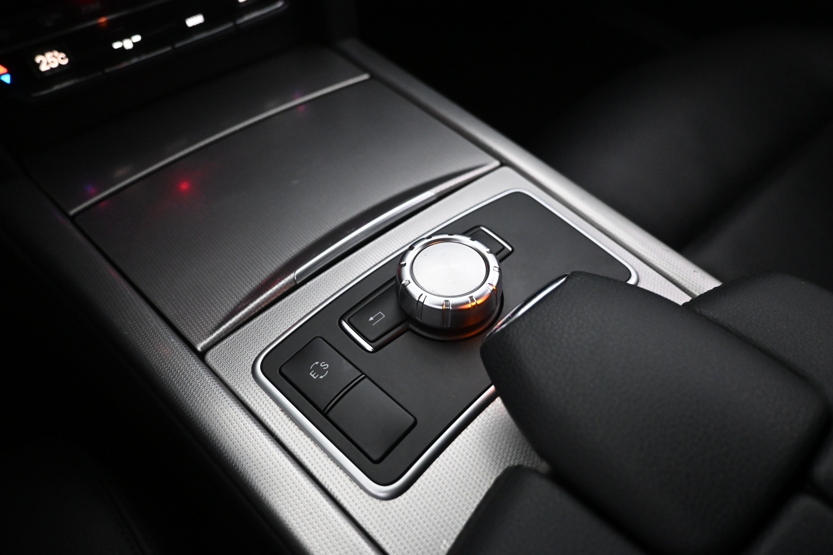 MERCEDES-BENZ E 2012