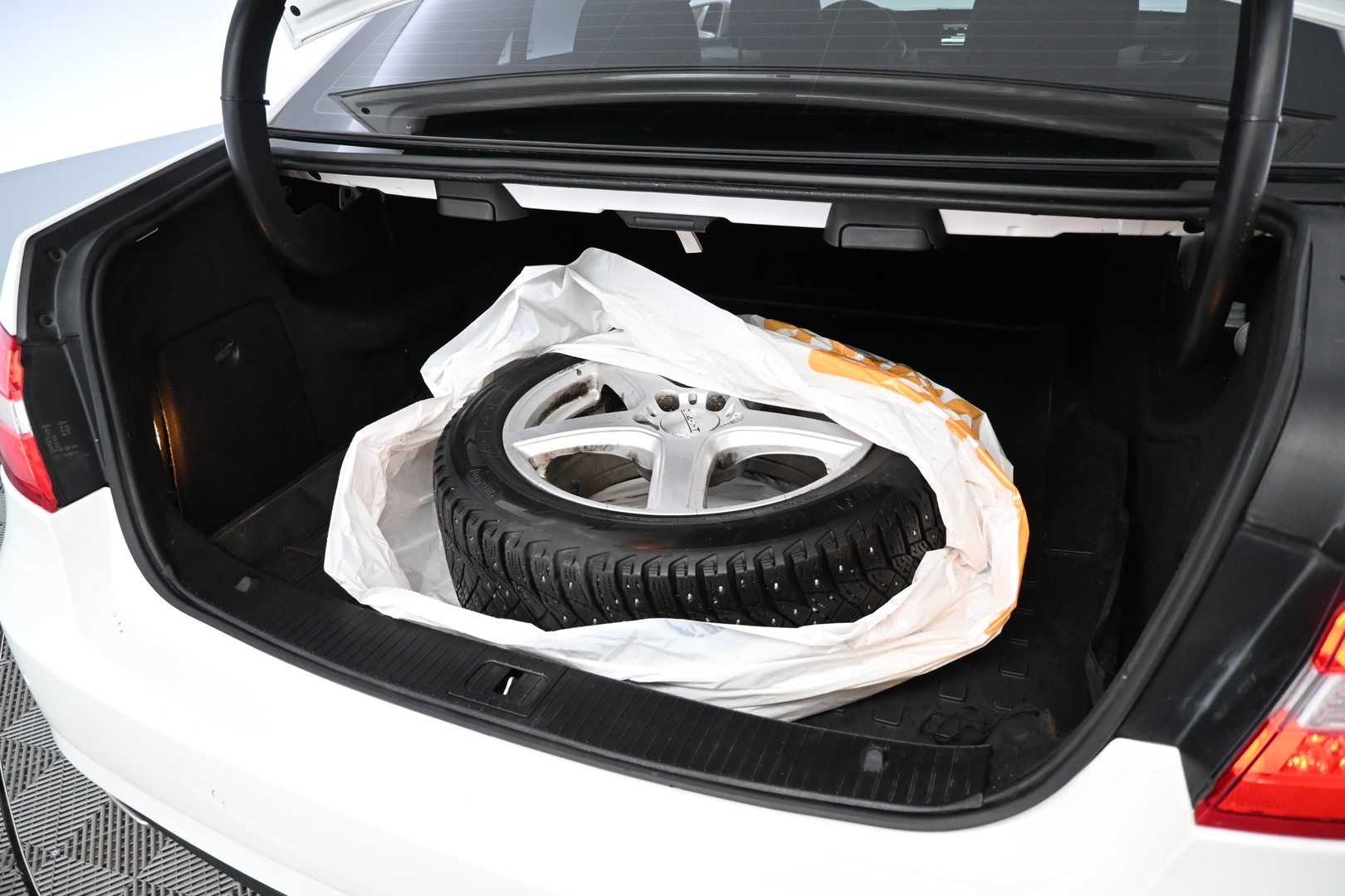 MERCEDES-BENZ E 2012