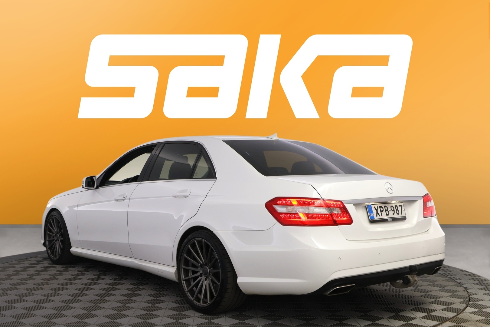 MERCEDES-BENZ E 2012