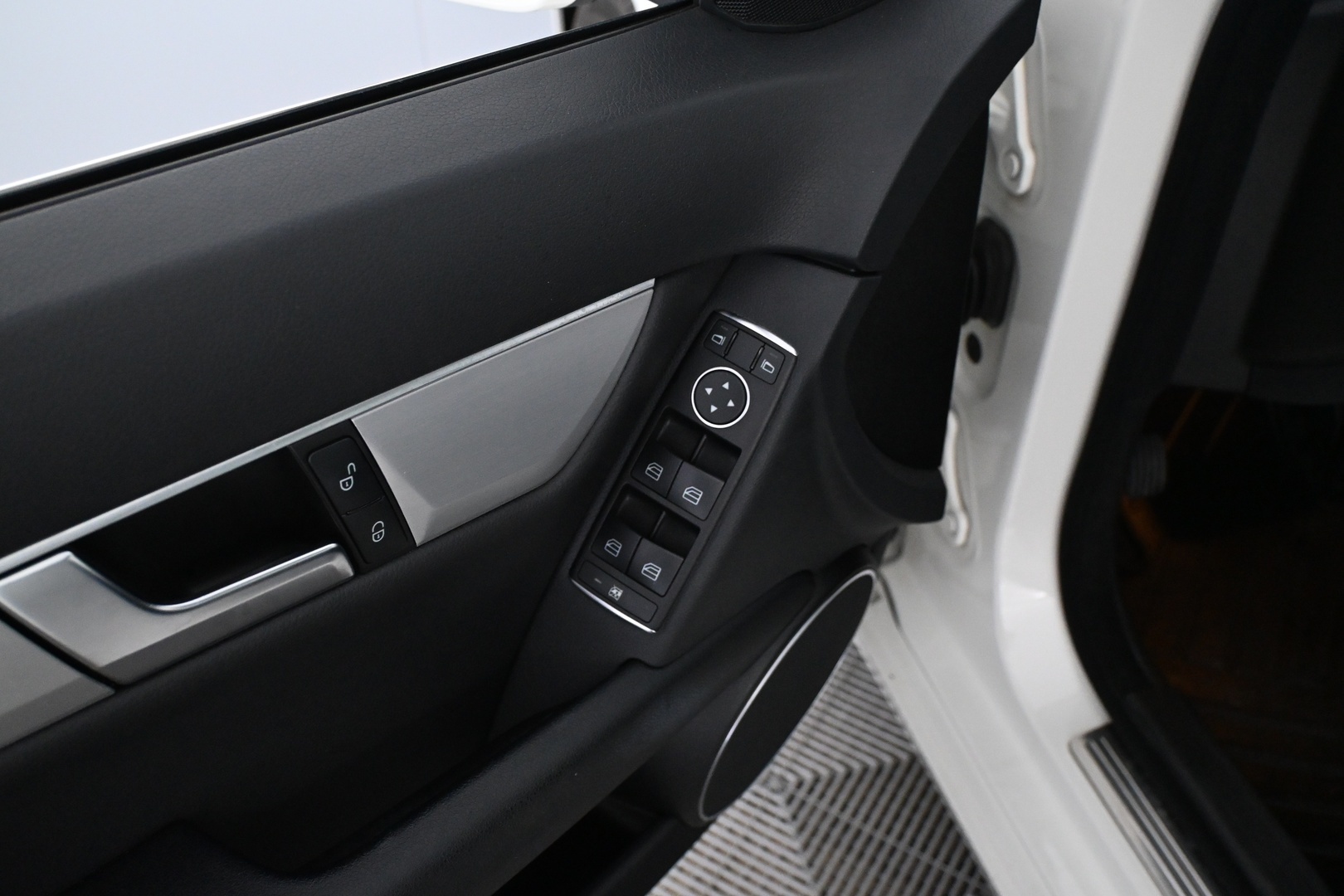 MERCEDES-BENZ C 2012