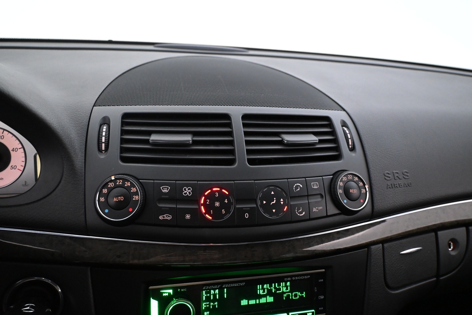 MERCEDES-BENZ E 2006