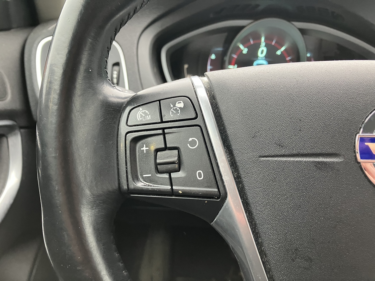 VOLVO V40 Cross Country 2014