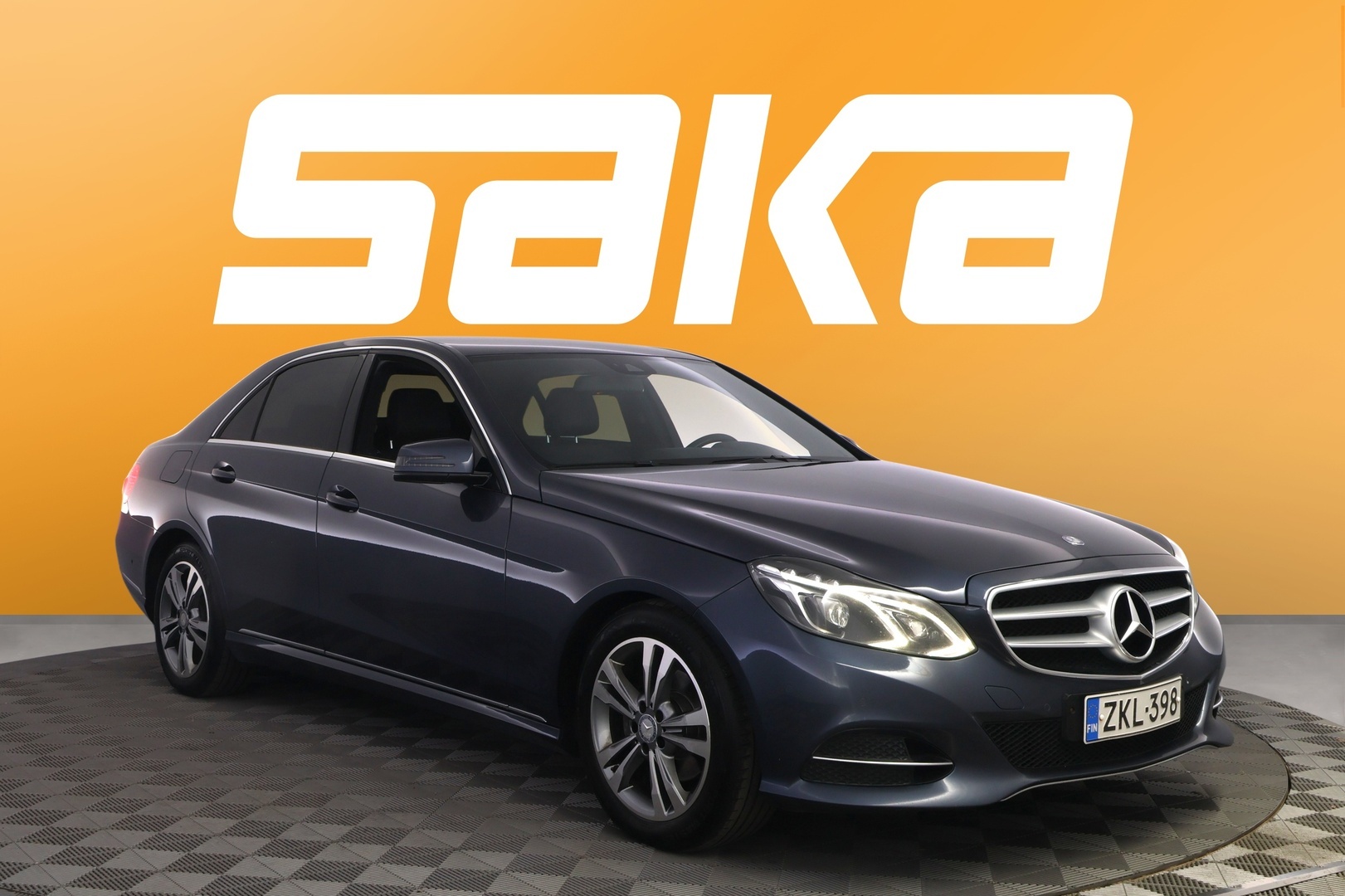 MERCEDES-BENZ E 2015
