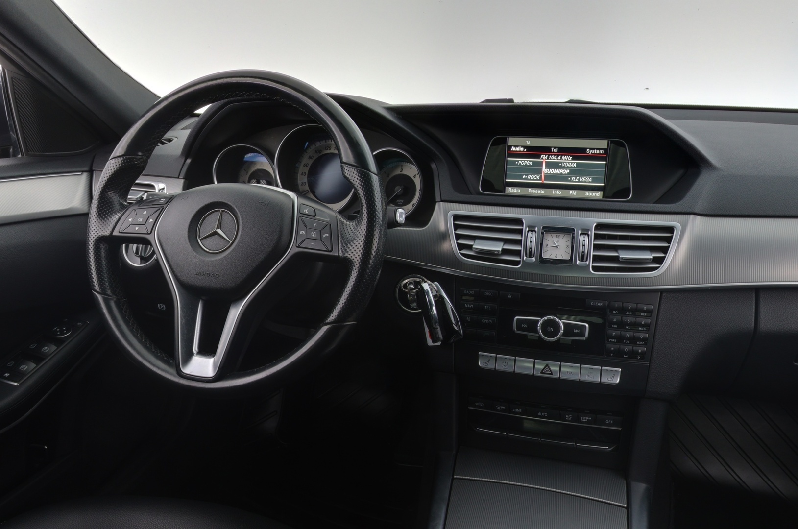 MERCEDES-BENZ E 2015