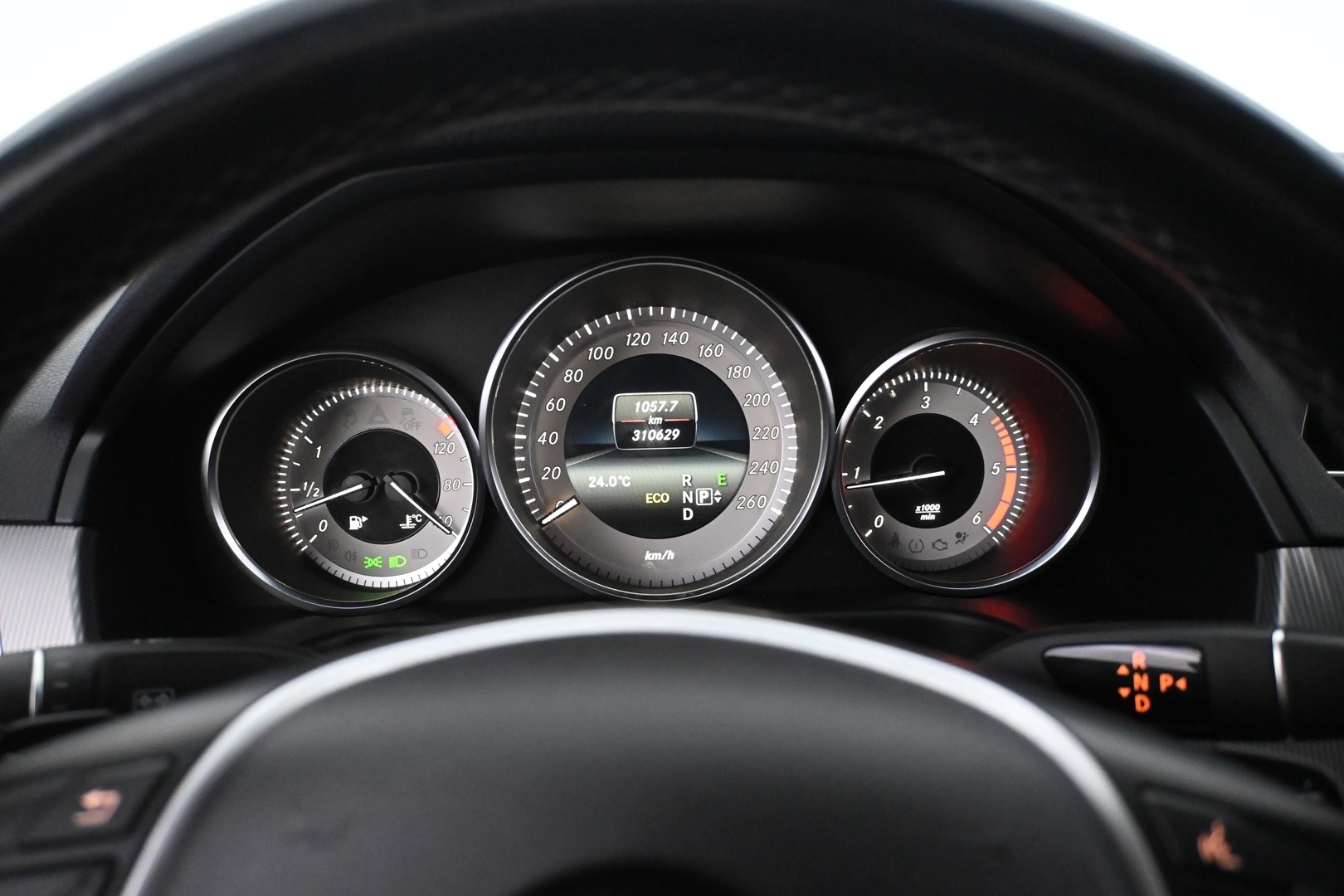 MERCEDES-BENZ E 2015