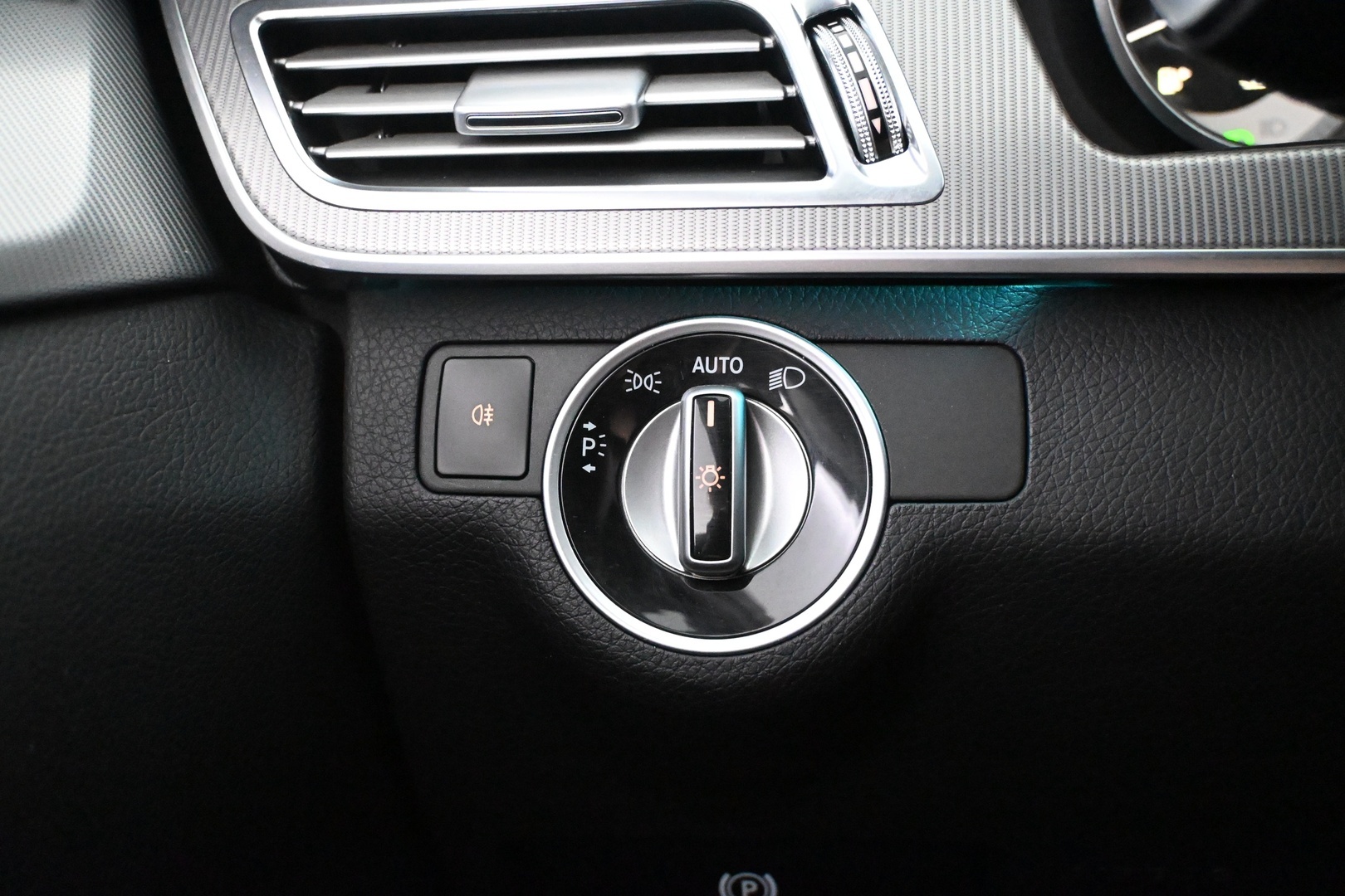 MERCEDES-BENZ E 2015