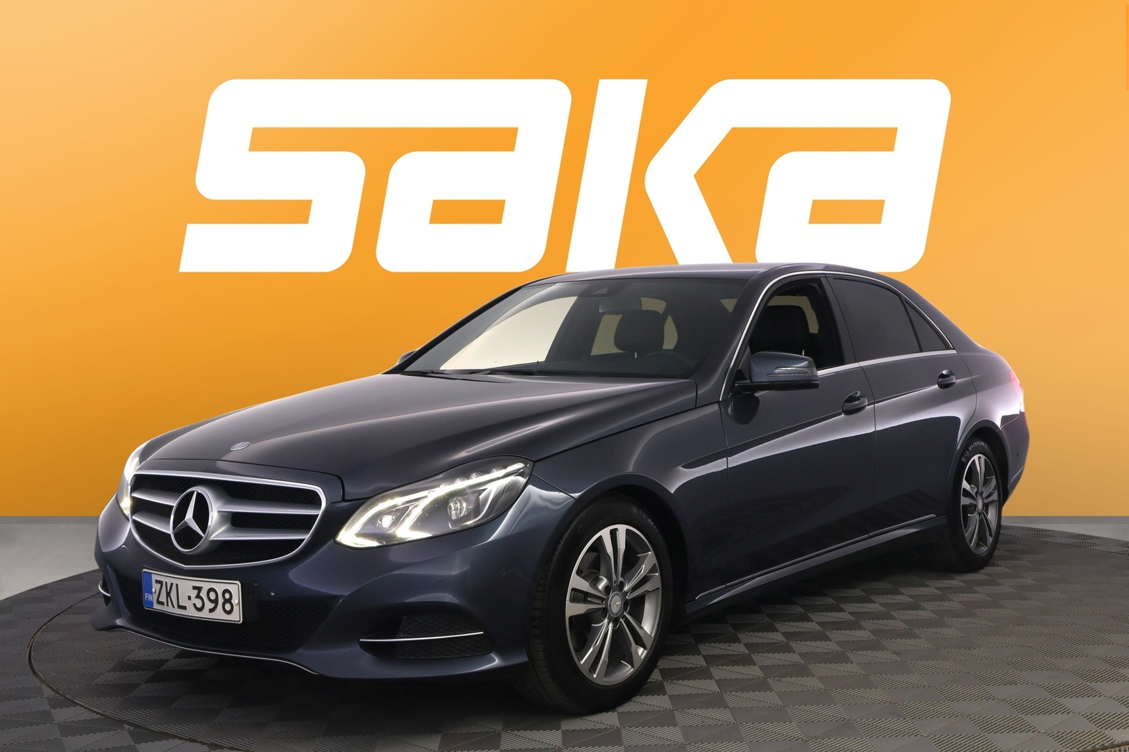 MERCEDES-BENZ E 2015