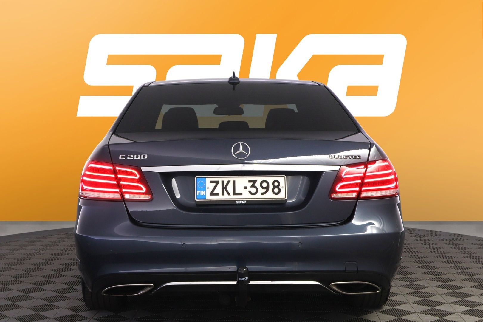 MERCEDES-BENZ E 2015