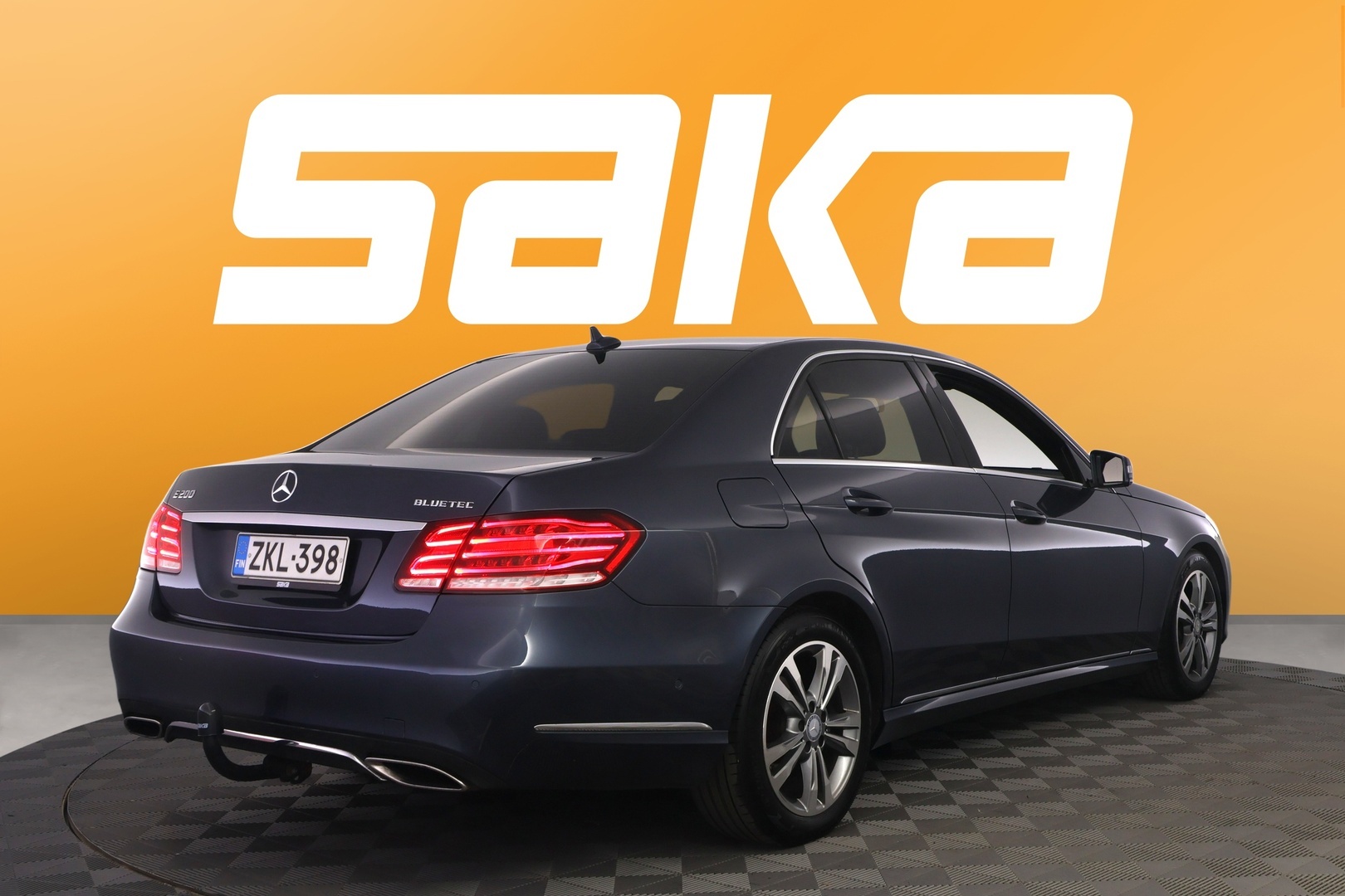 MERCEDES-BENZ E 2015