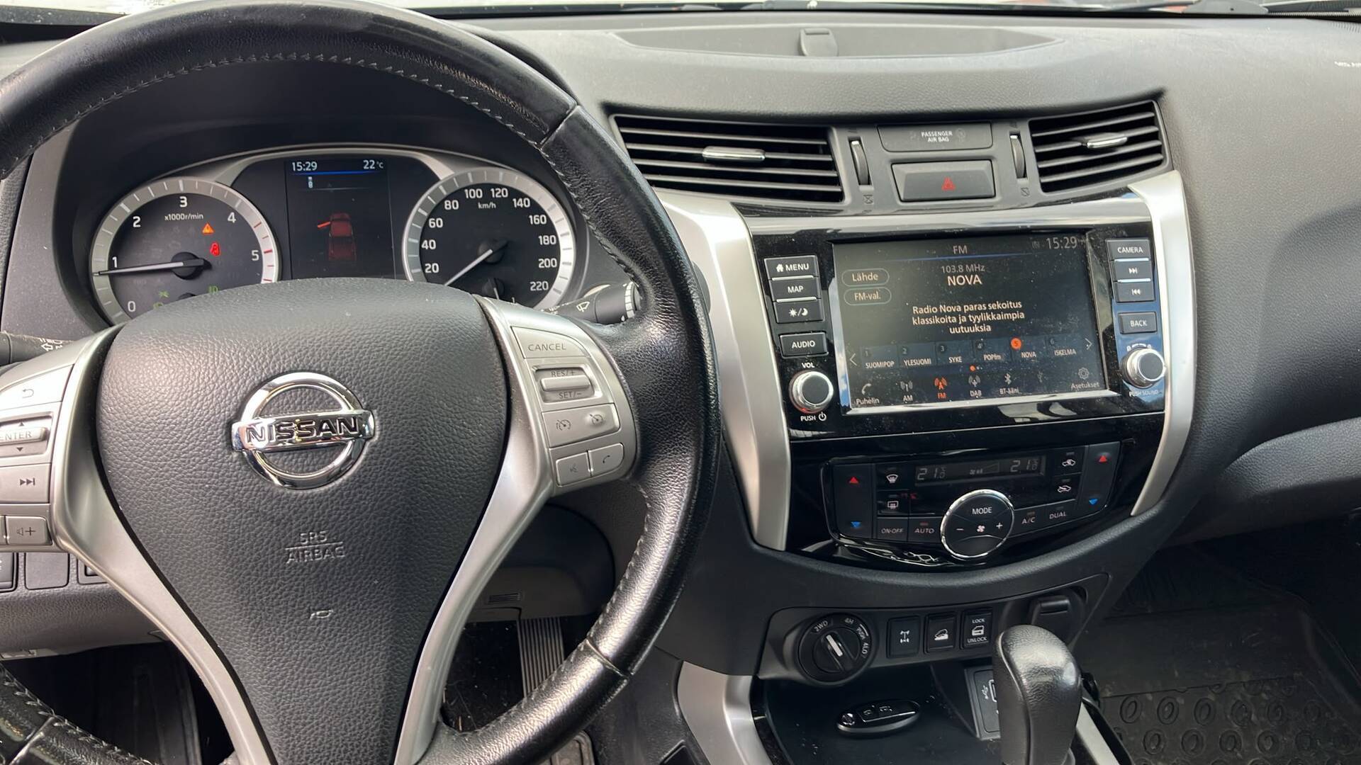 NISSAN Navara 2020