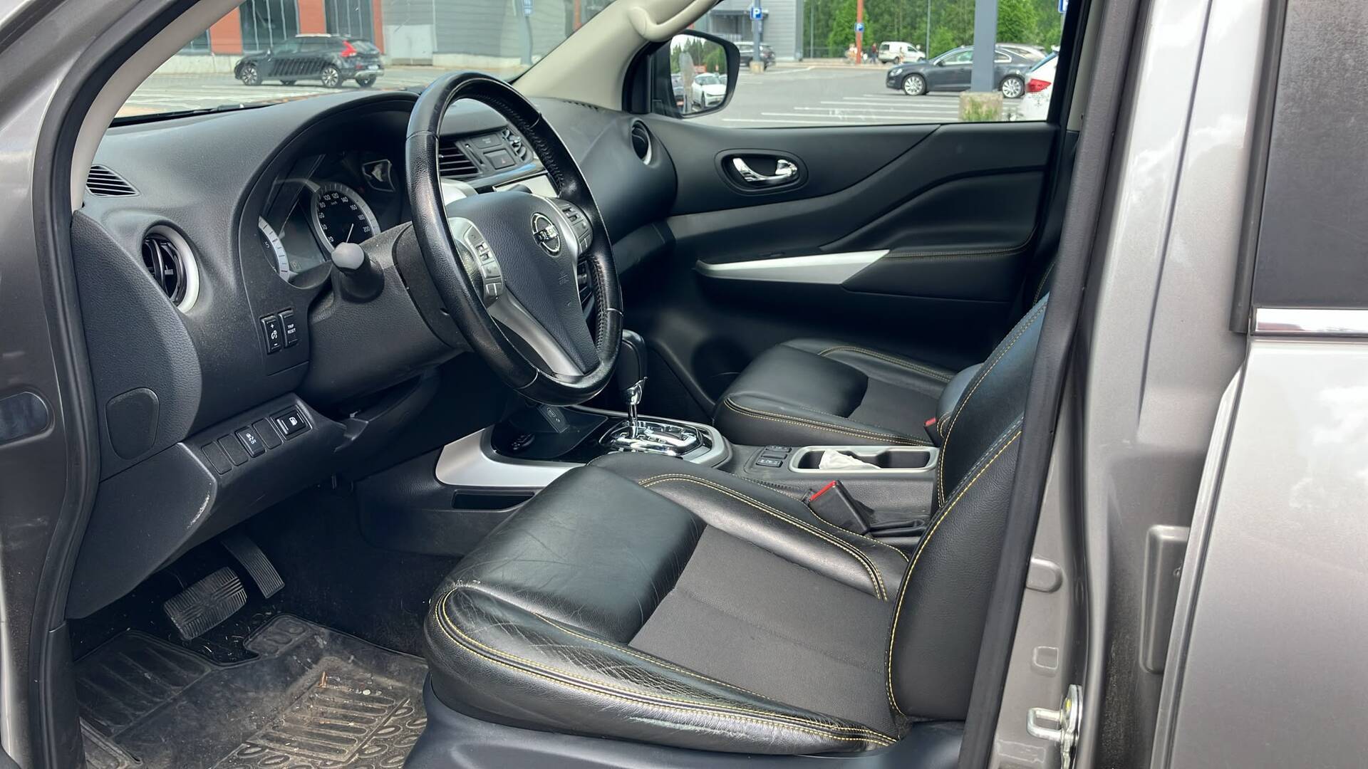 NISSAN Navara 2020