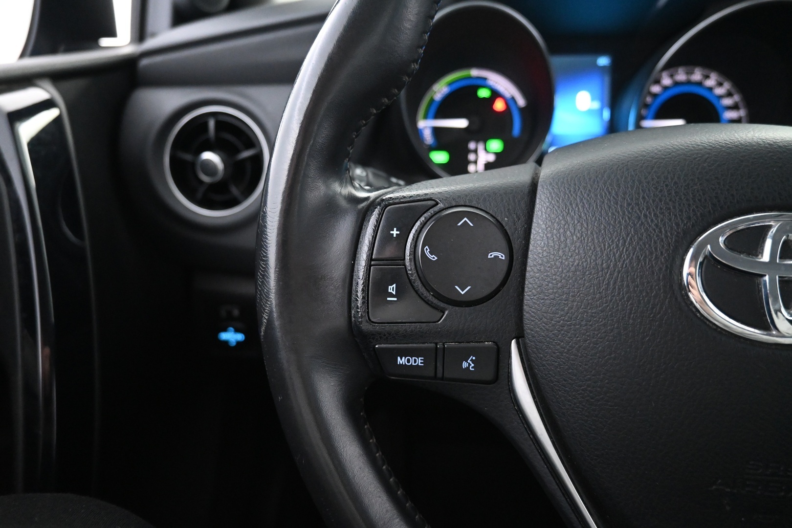 TOYOTA Auris 2016