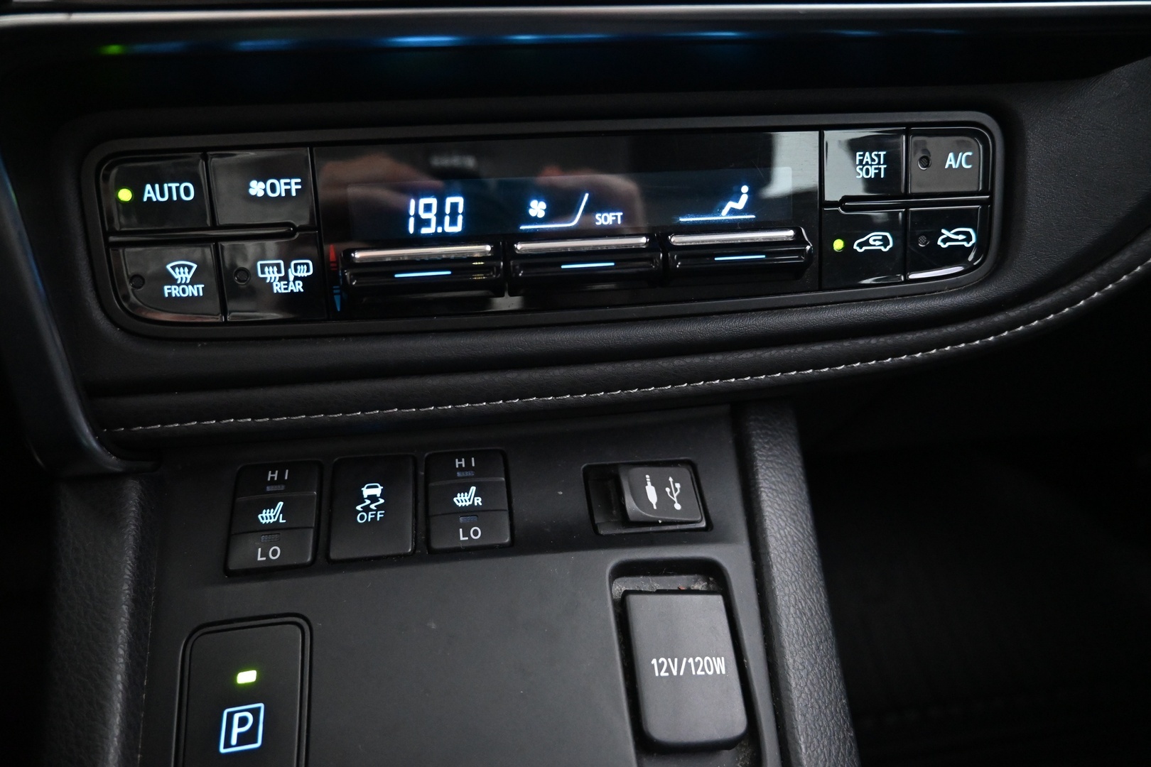 TOYOTA Auris 2016