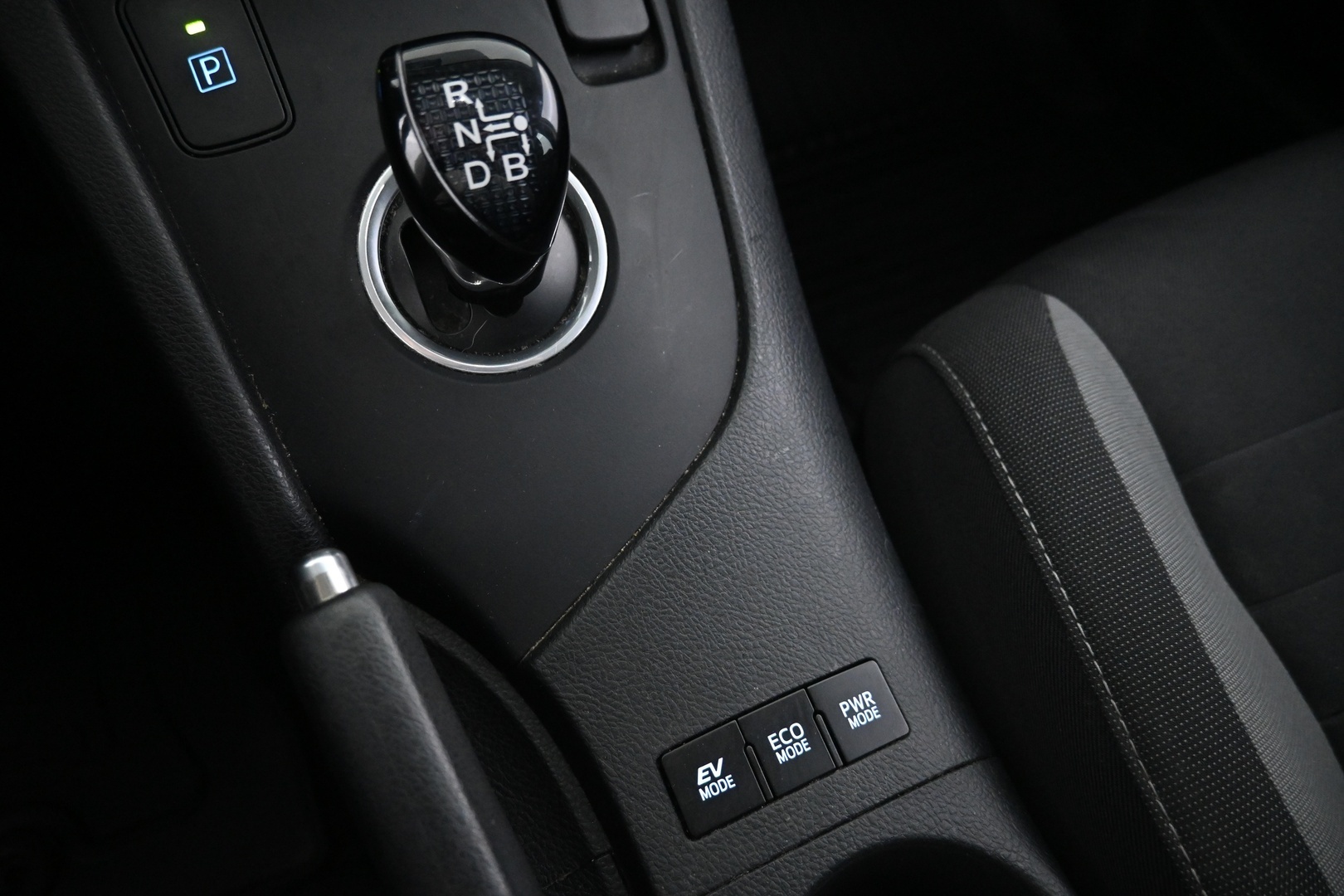 TOYOTA Auris 2016