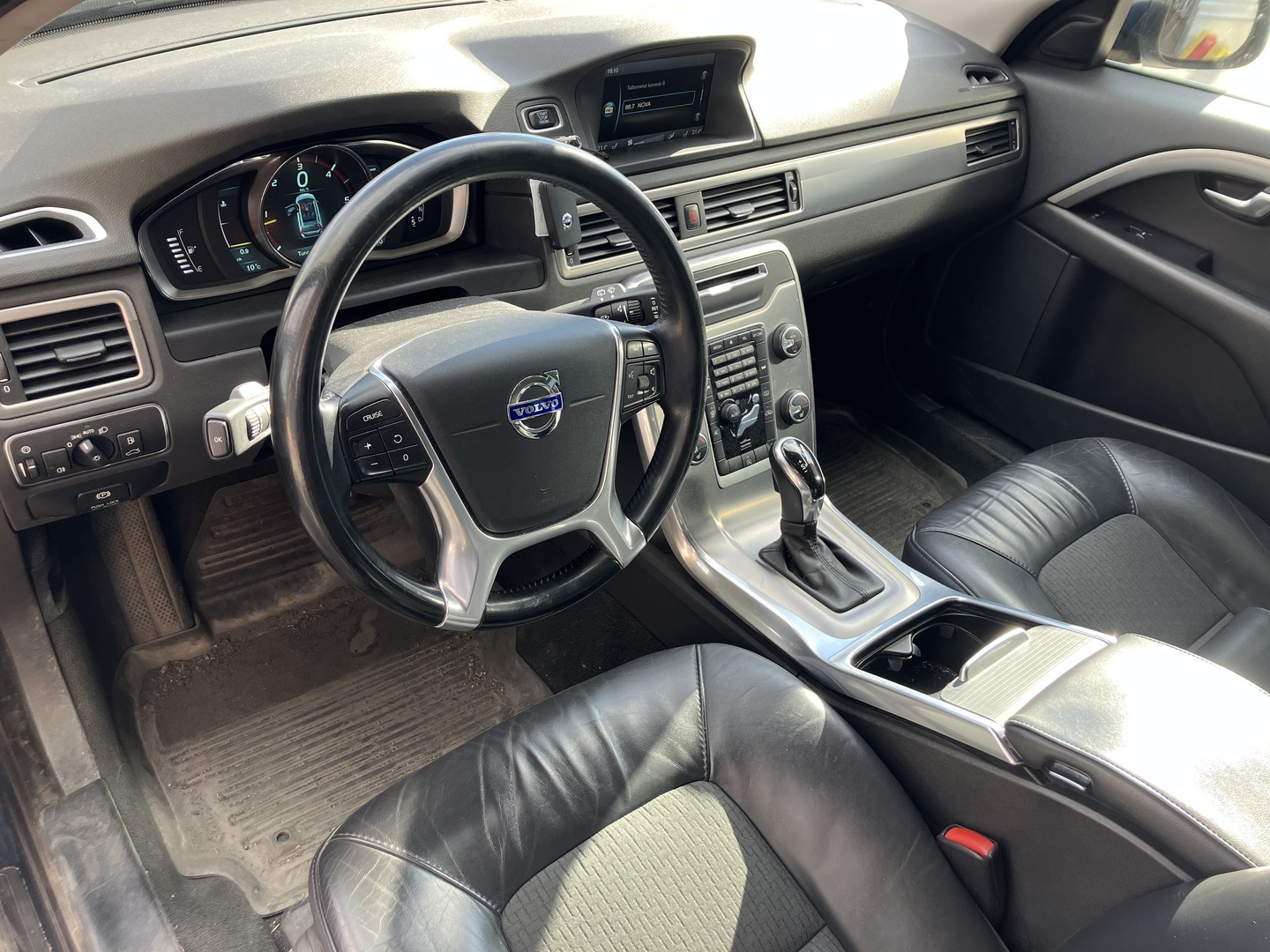VOLVO V70 2014