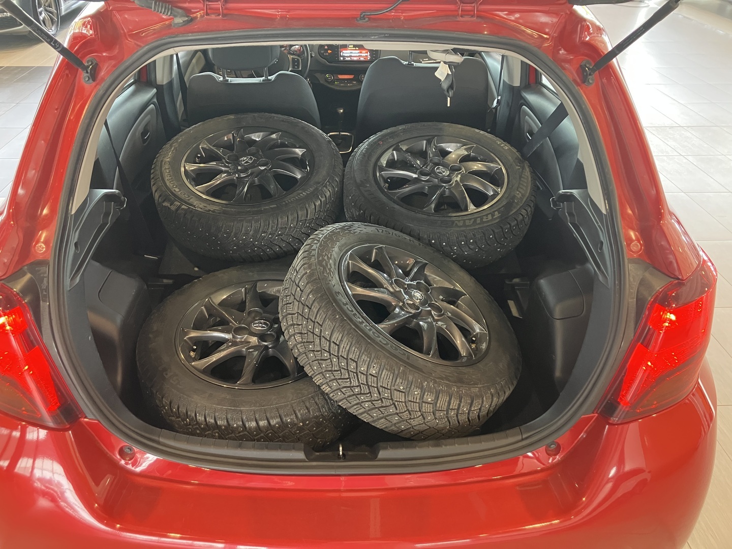 TOYOTA Yaris 2017
