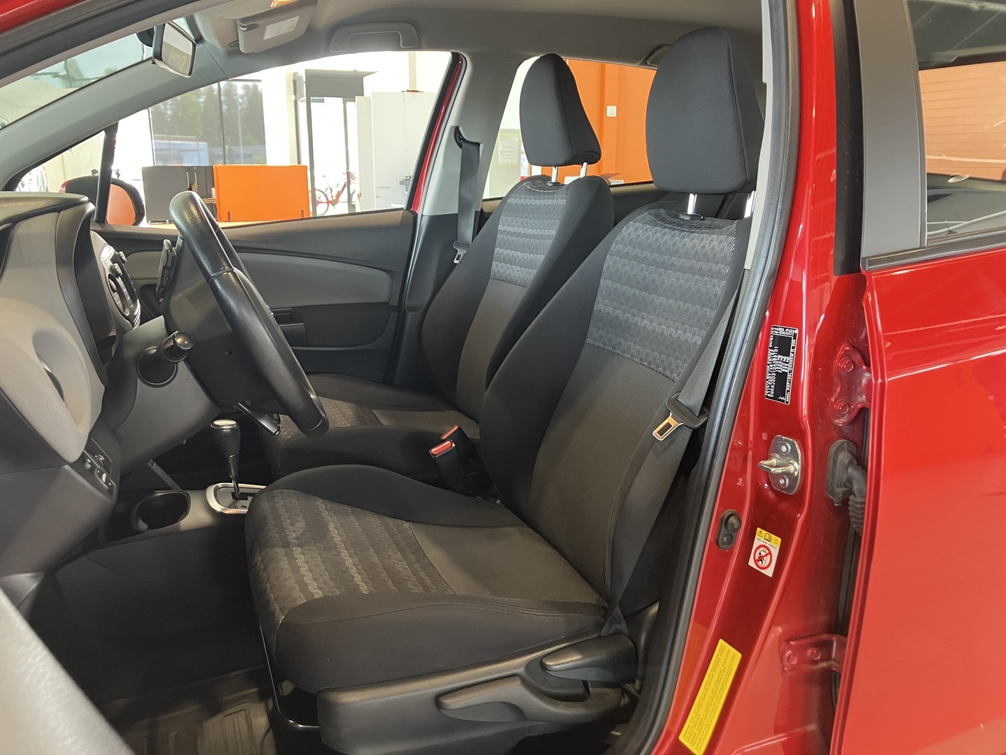 TOYOTA Yaris 2017