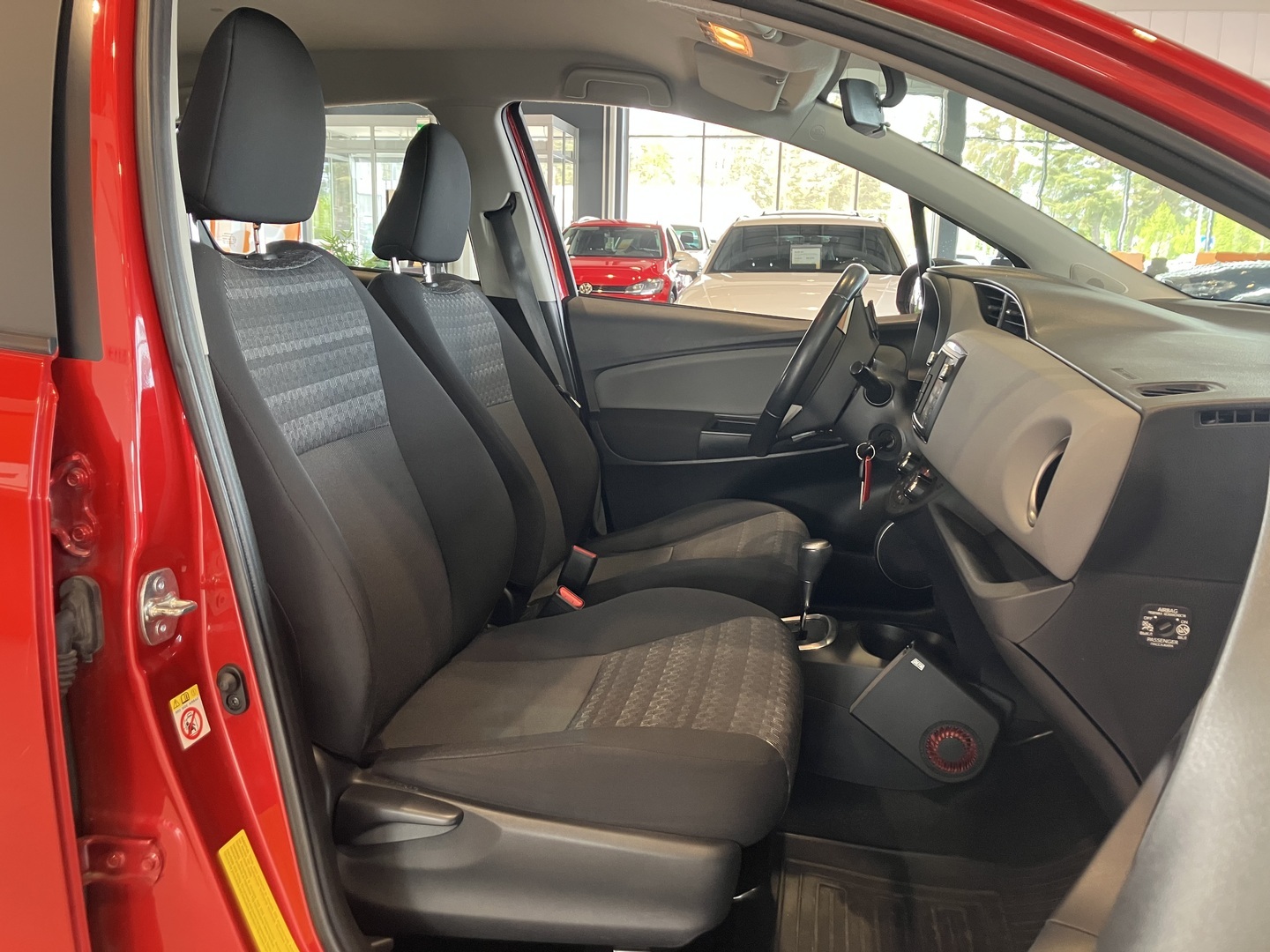 TOYOTA Yaris 2017