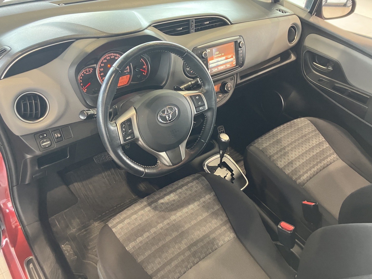TOYOTA Yaris 2017