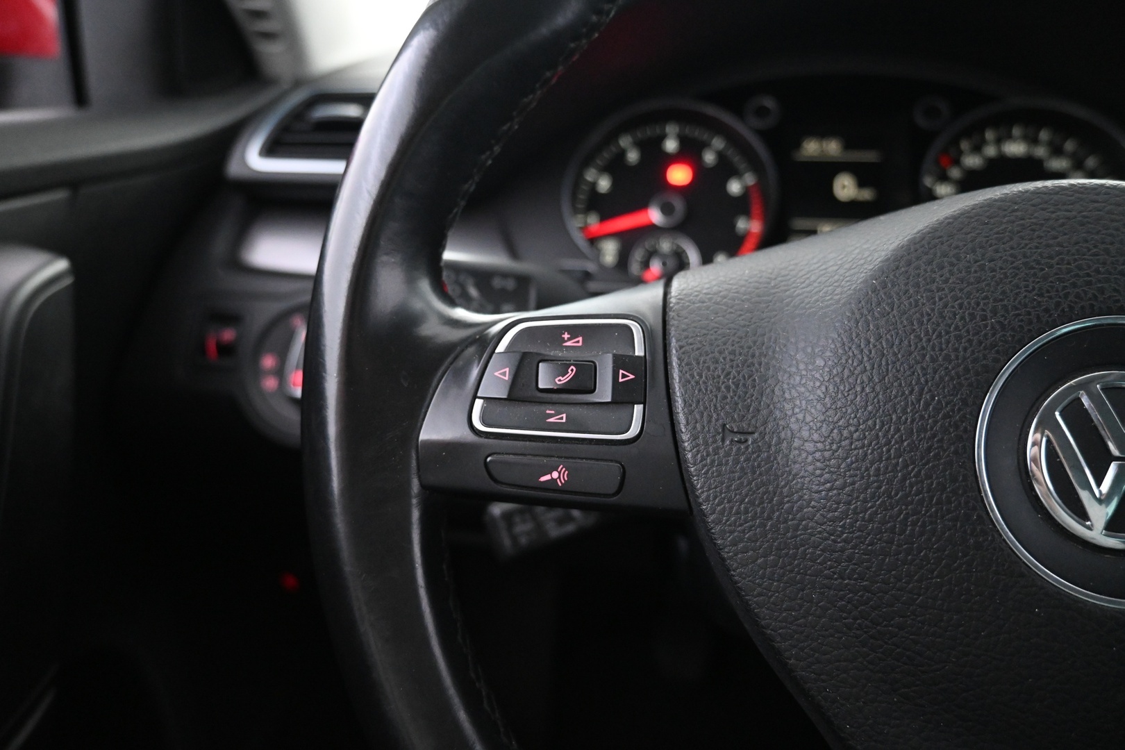VOLKSWAGEN PASSAT 2014