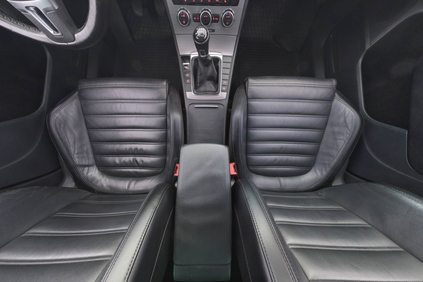 VOLKSWAGEN PASSAT 2014