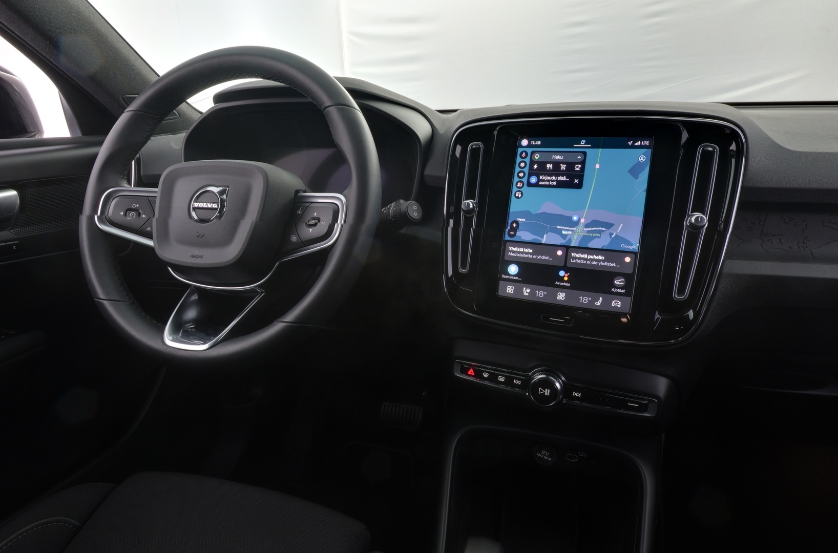 VOLVO XC40 2024