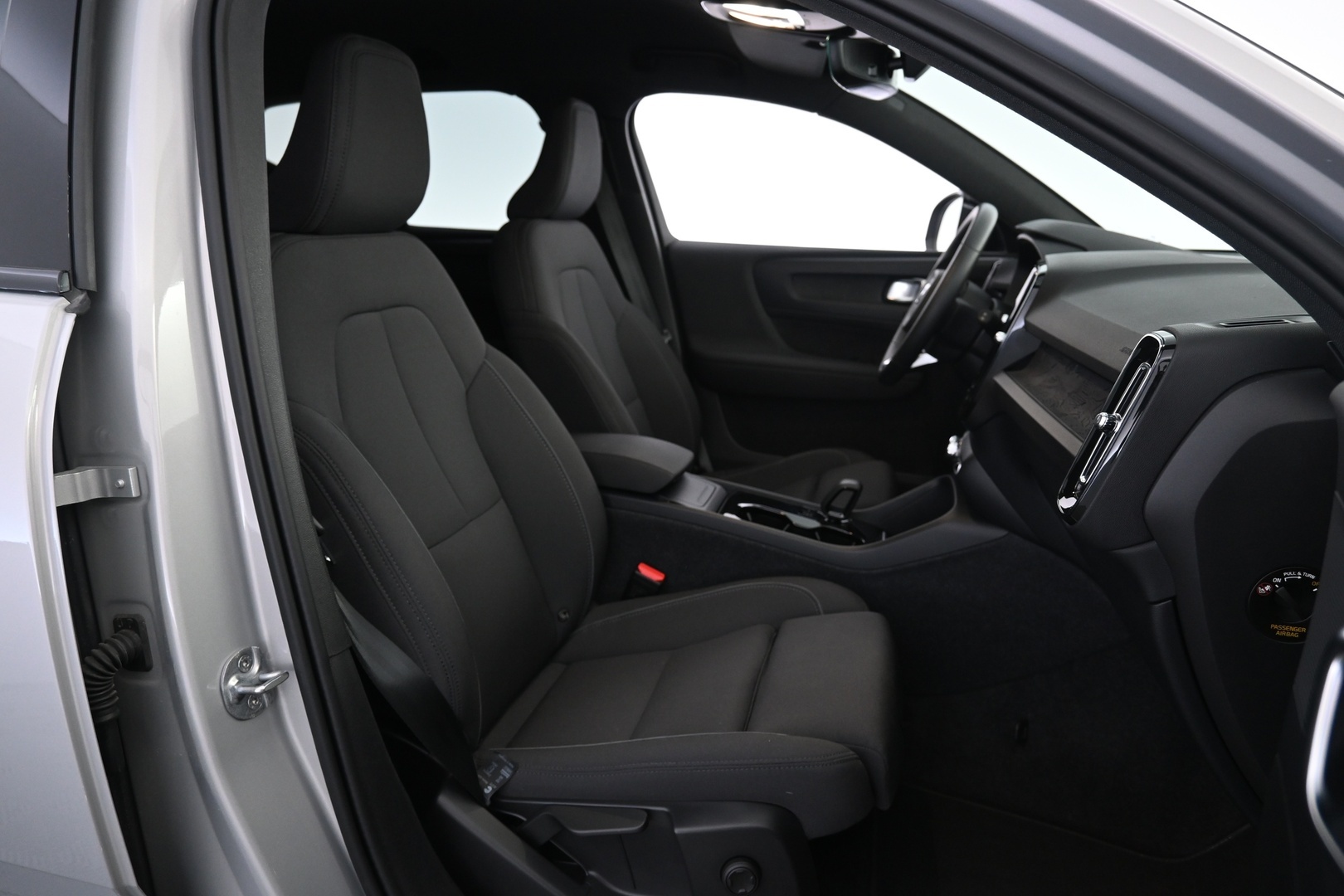 VOLVO XC40 2024