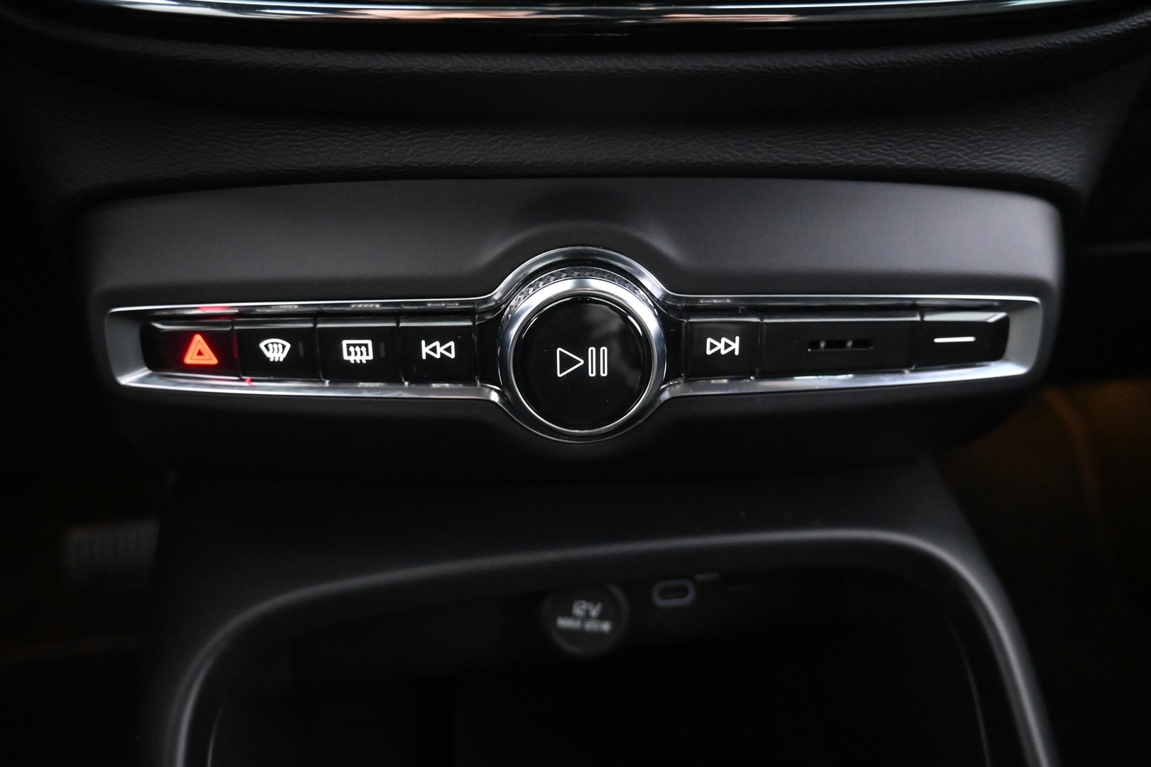 VOLVO XC40 2024