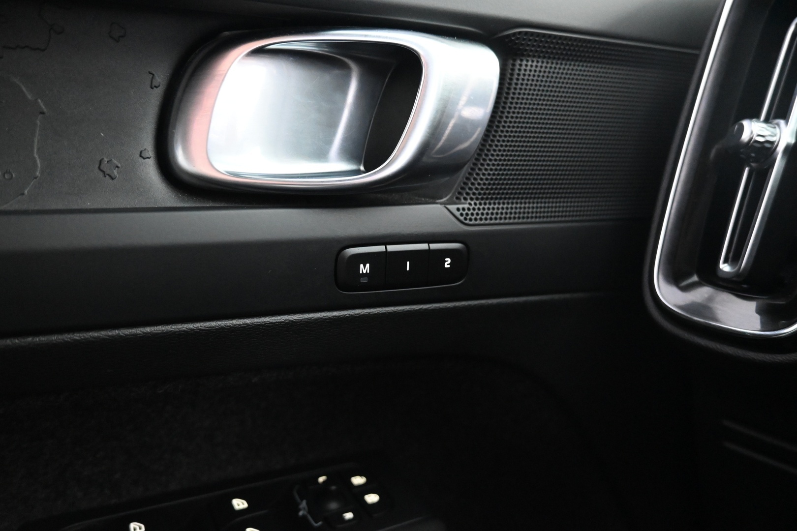 VOLVO XC40 2024