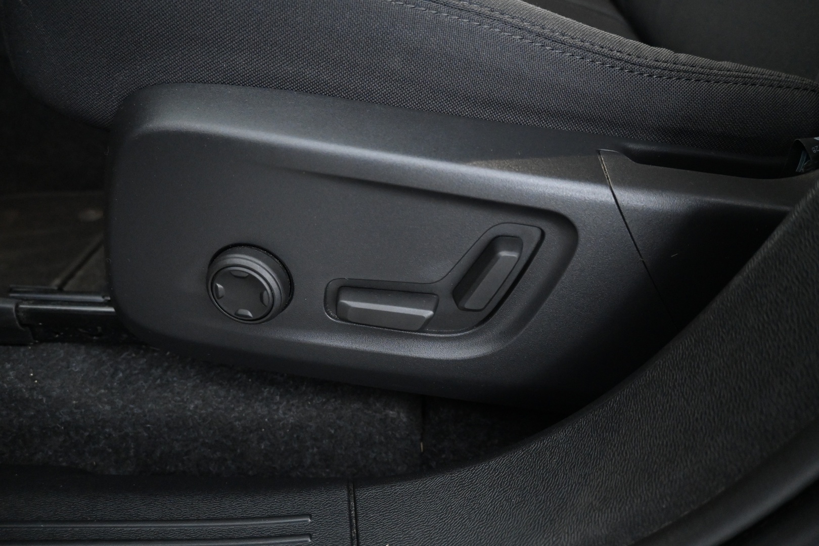 VOLVO XC40 2024