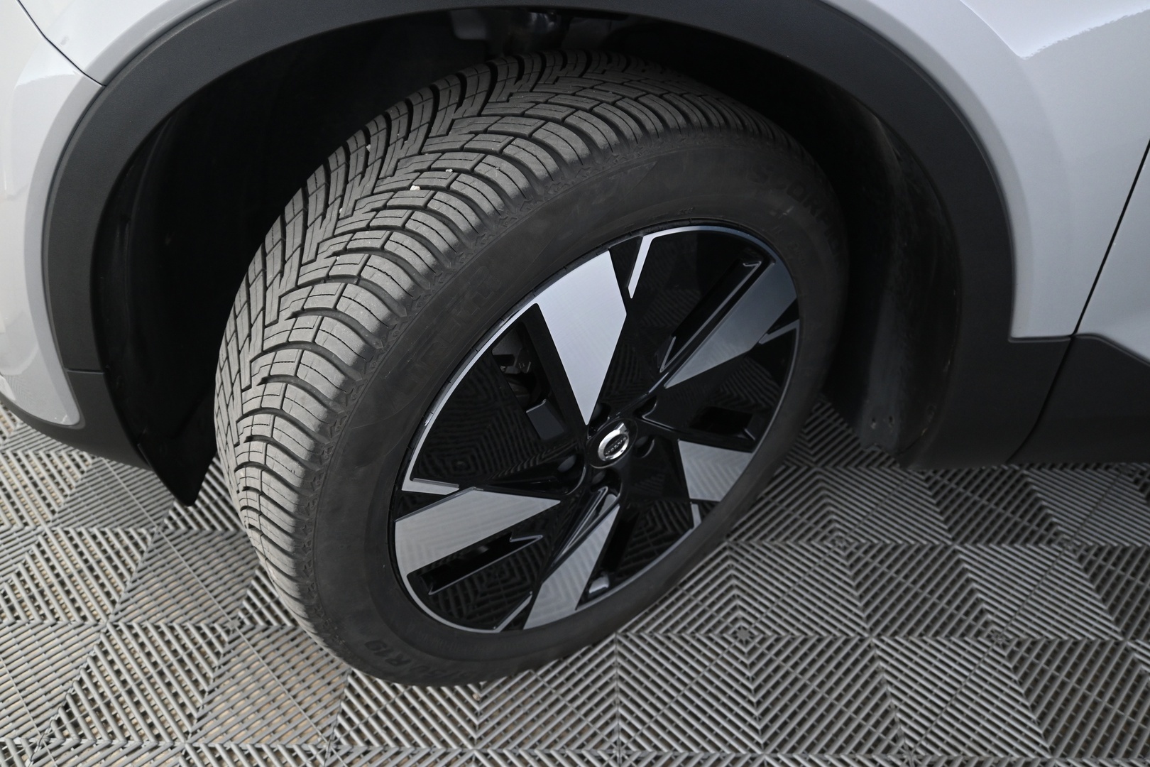 VOLVO XC40 2024