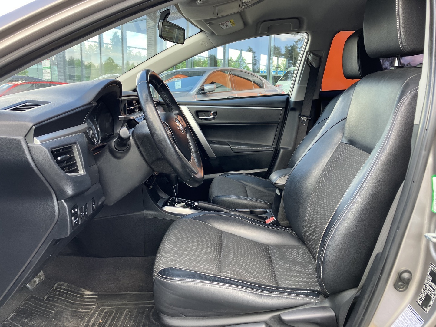 TOYOTA Corolla 2013