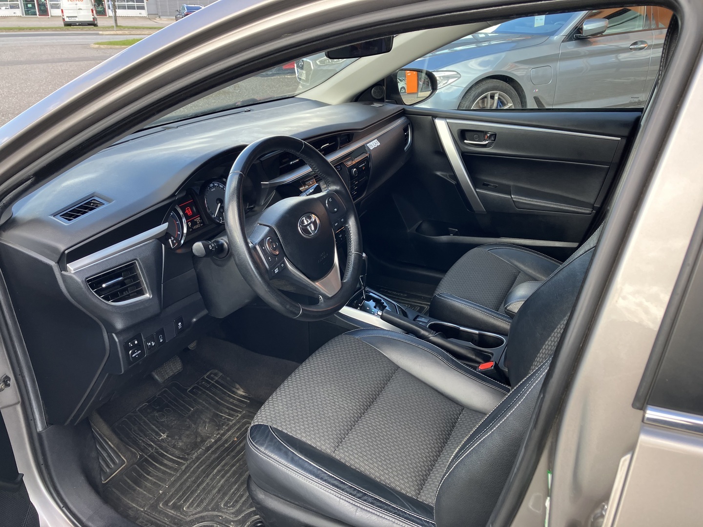 TOYOTA Corolla 2013