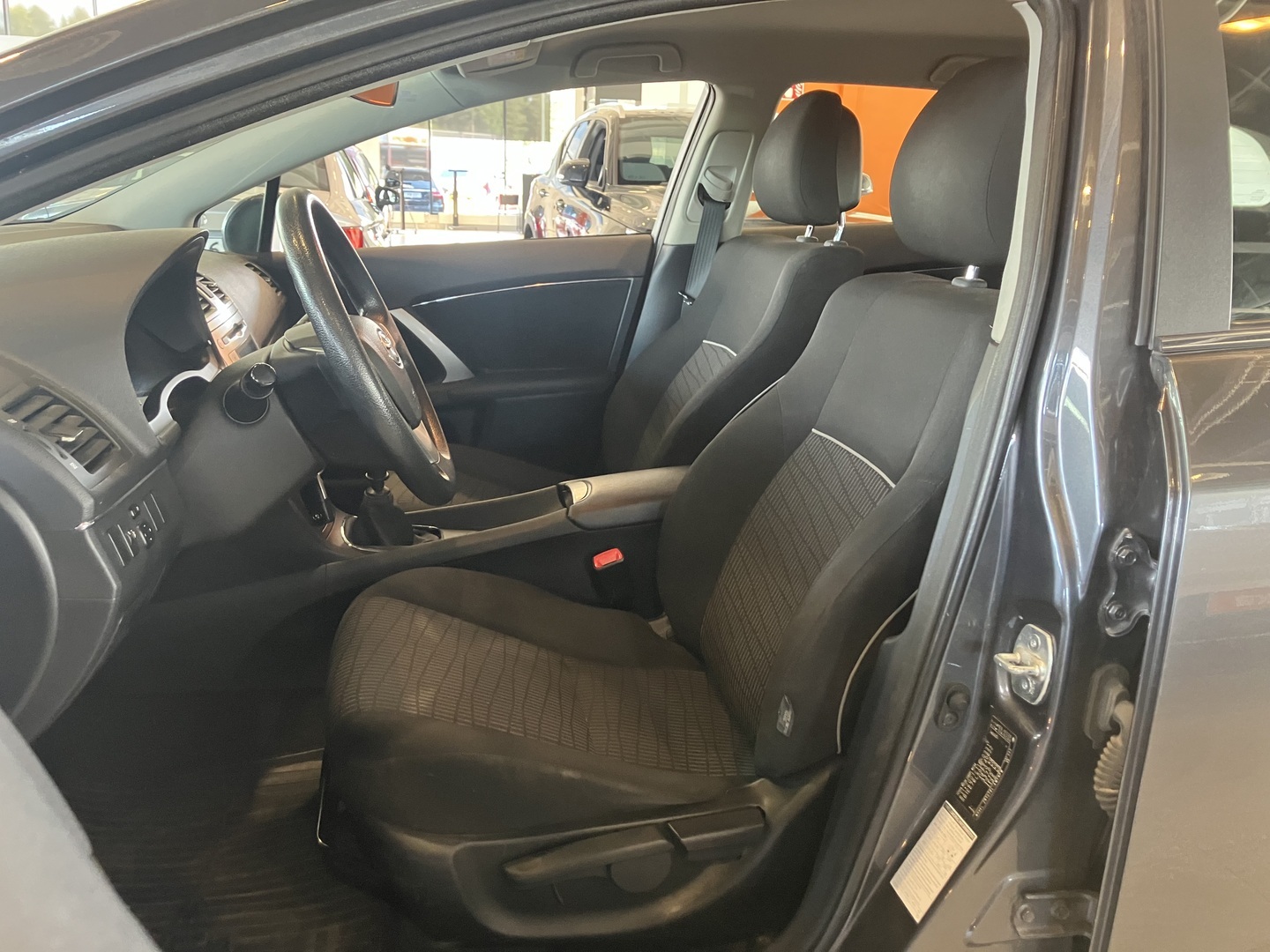 TOYOTA Avensis 2014