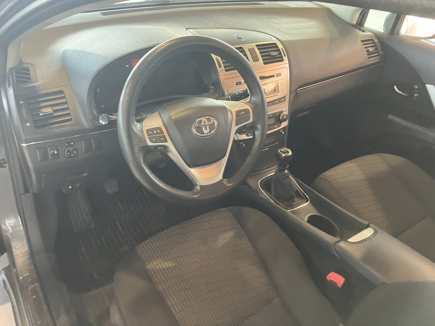 TOYOTA Avensis 2014