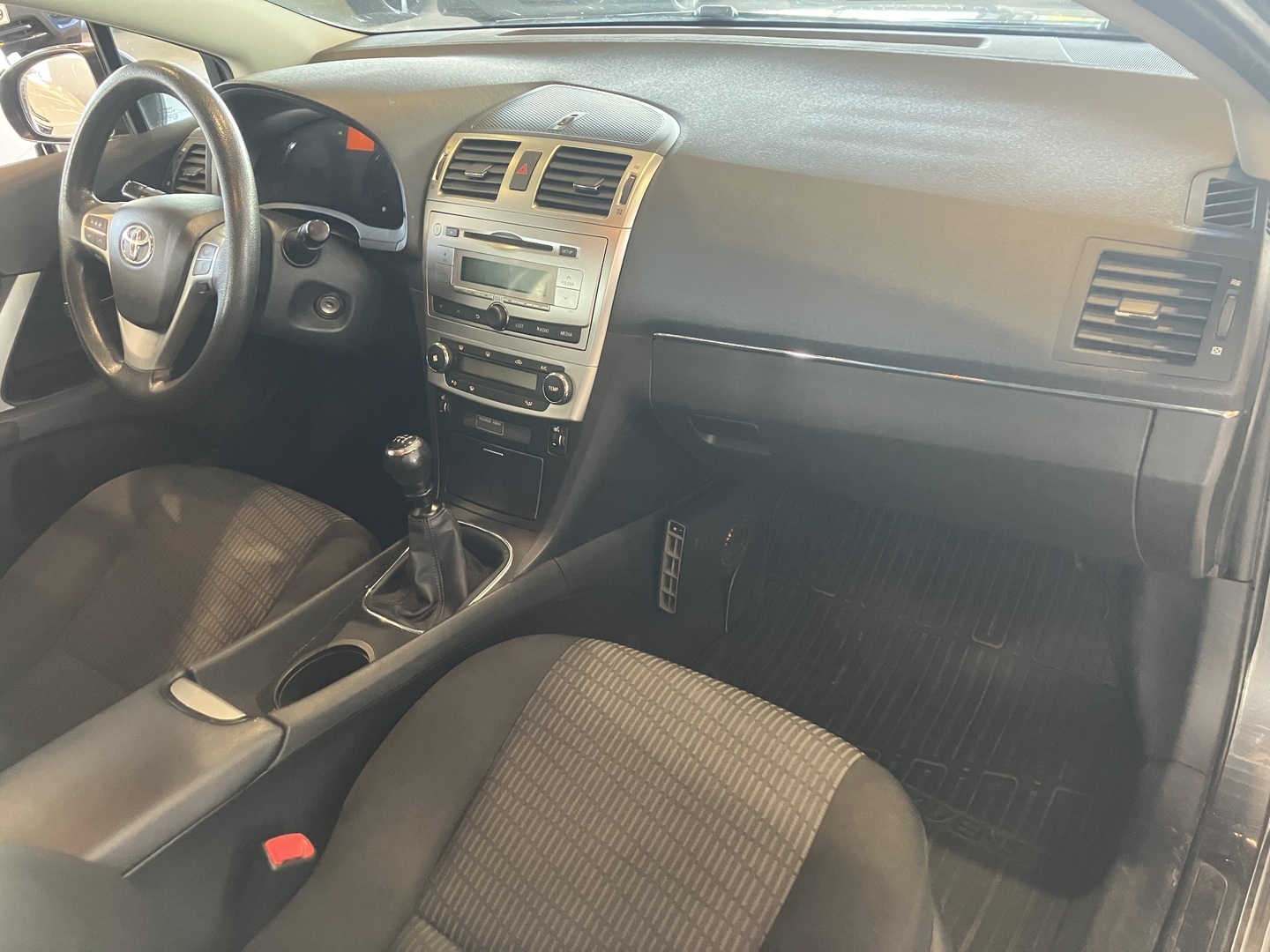 TOYOTA Avensis 2014