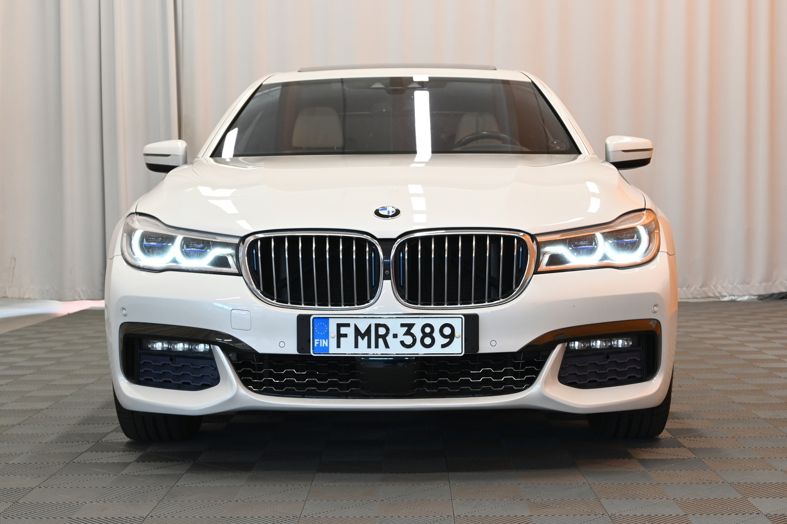 BMW 740 2017
