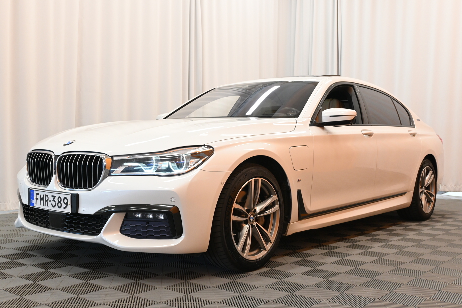 BMW 740 2017