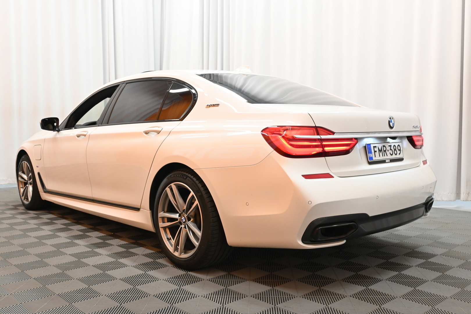 BMW 740 2017