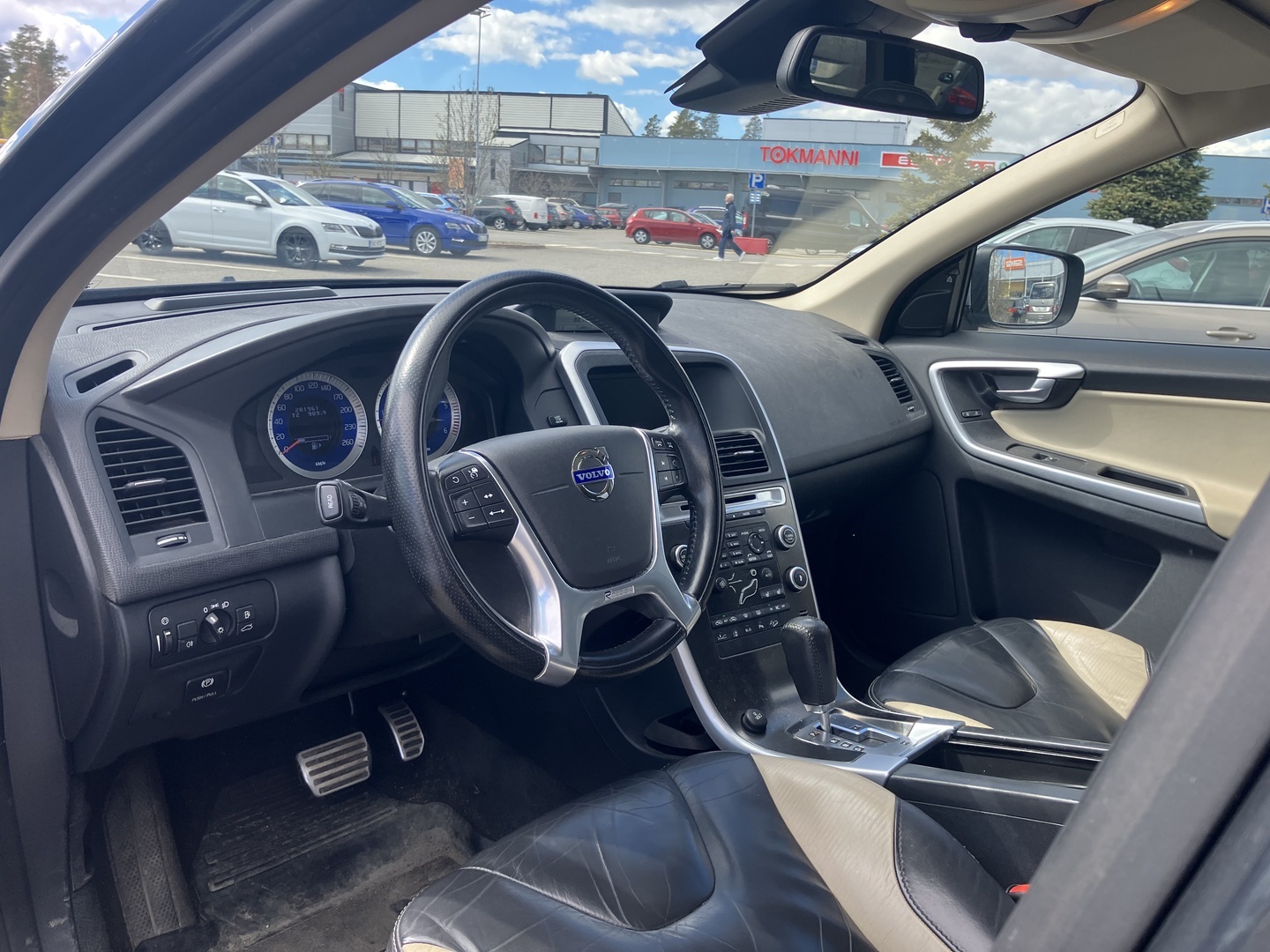 VOLVO XC60 2010