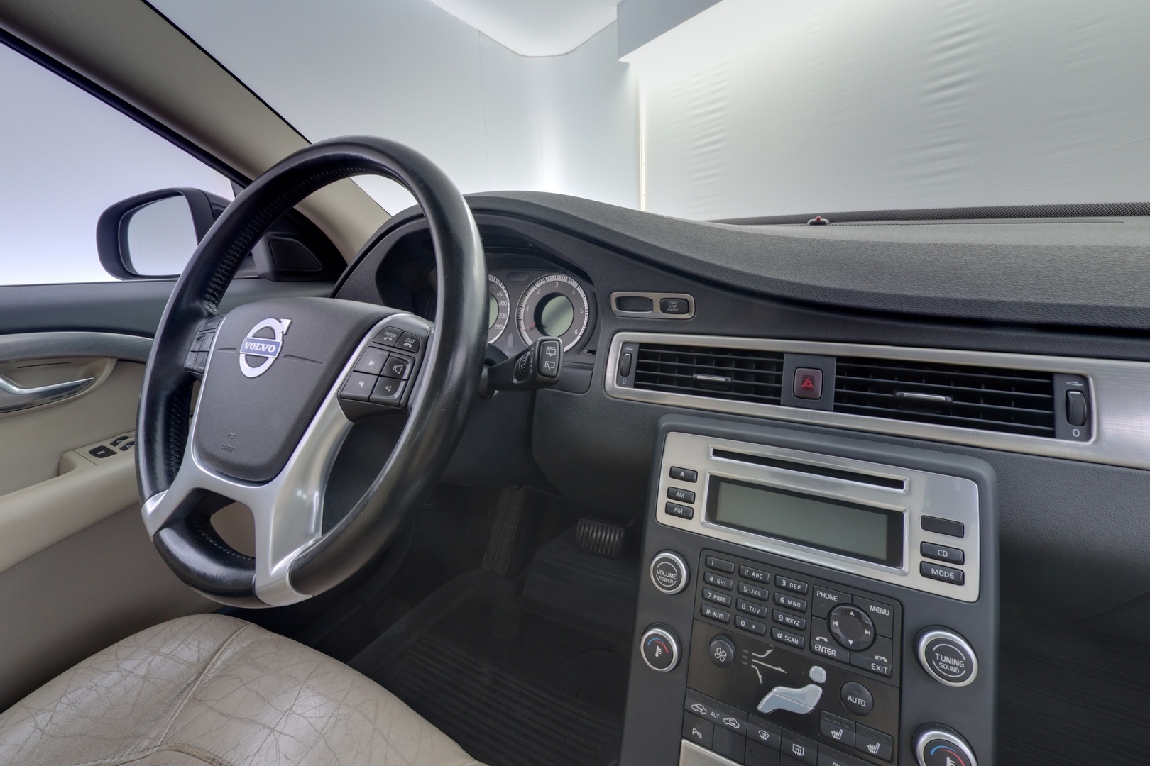 VOLVO V70 2010