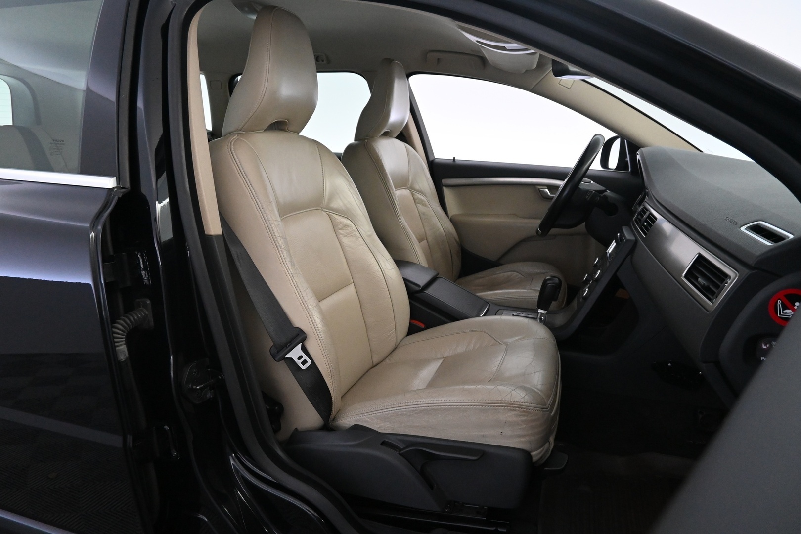 VOLVO V70 2010